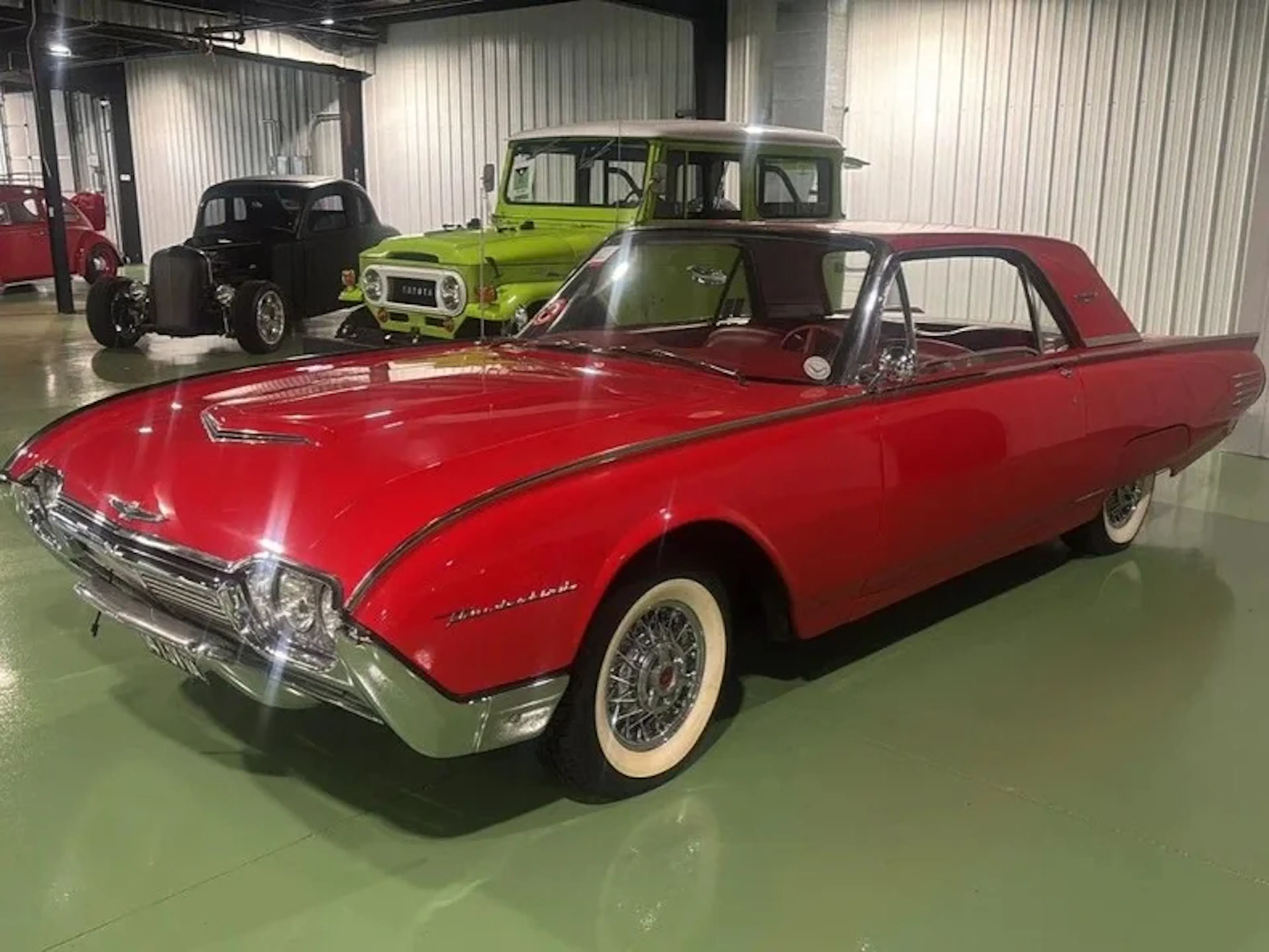 1961 Ford Thunderbird 2026-04-11
