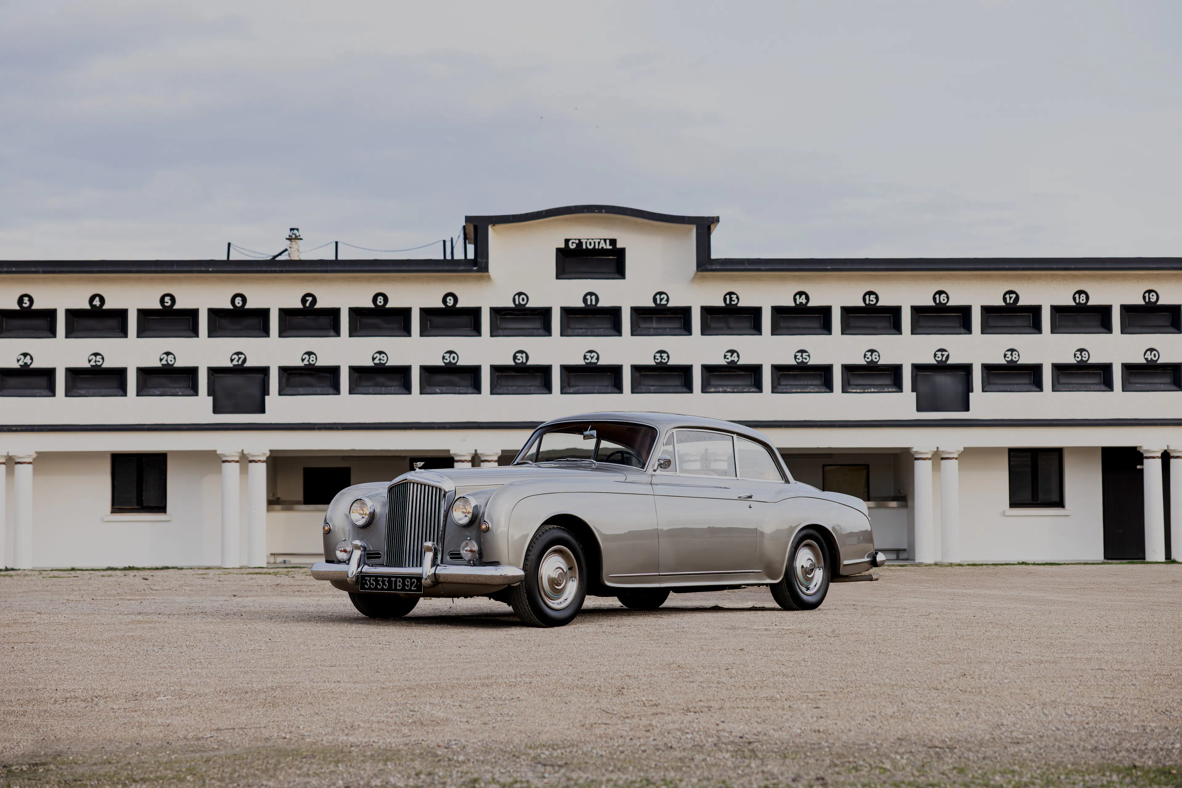 OPTIMUM DIECAST - Voiture de couleur blanche - BENTLEY Continental Supersprts... EUR 30,39 - FR OPTIMUM DIECAST - Voiture de couleur blanche - BENTLEY Continental Supersprts... EUR 30,39 - FR