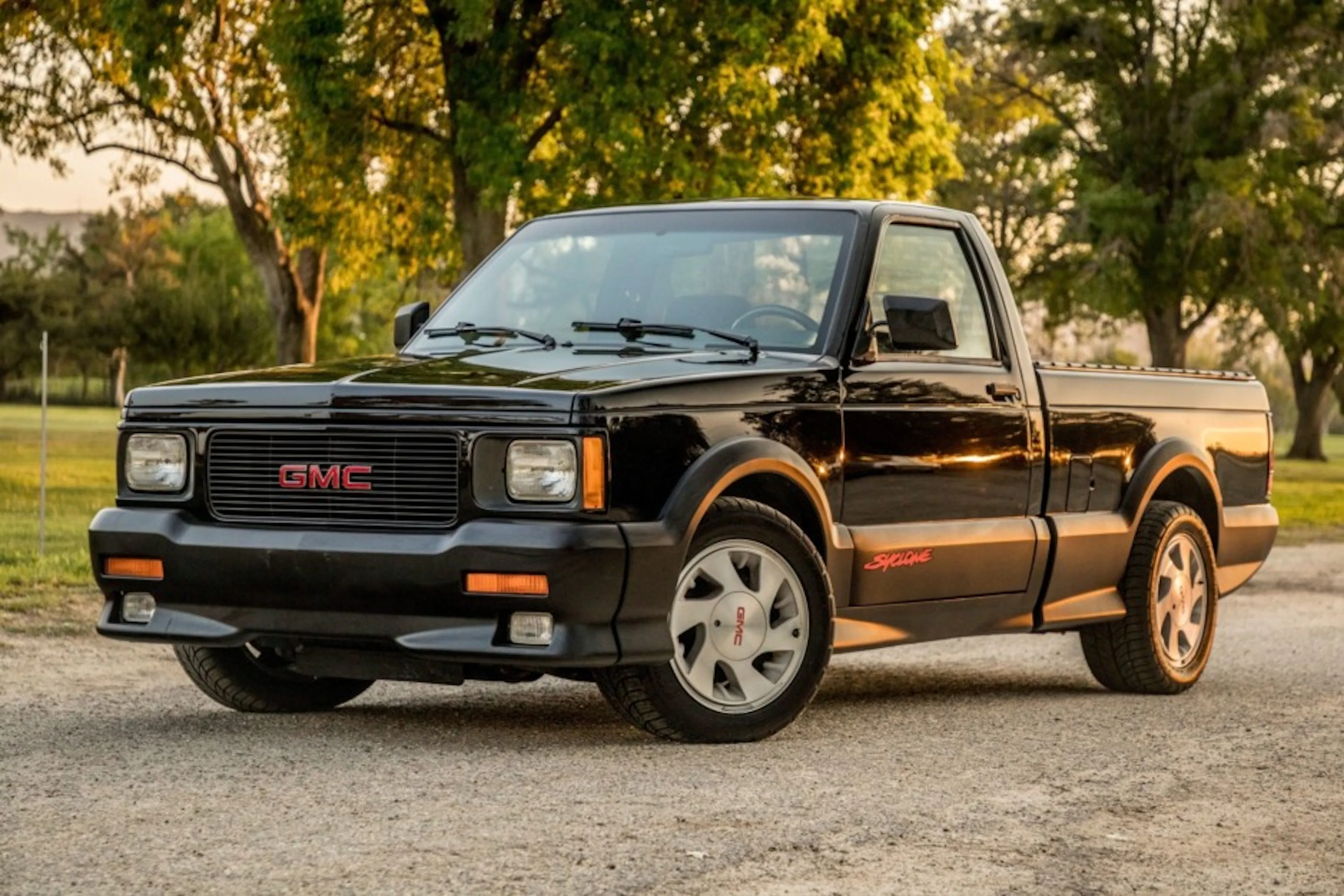 1991 GMC Syclone VIN 1GDCT14Z0M8801923 | Hagerty Valuation Tool®