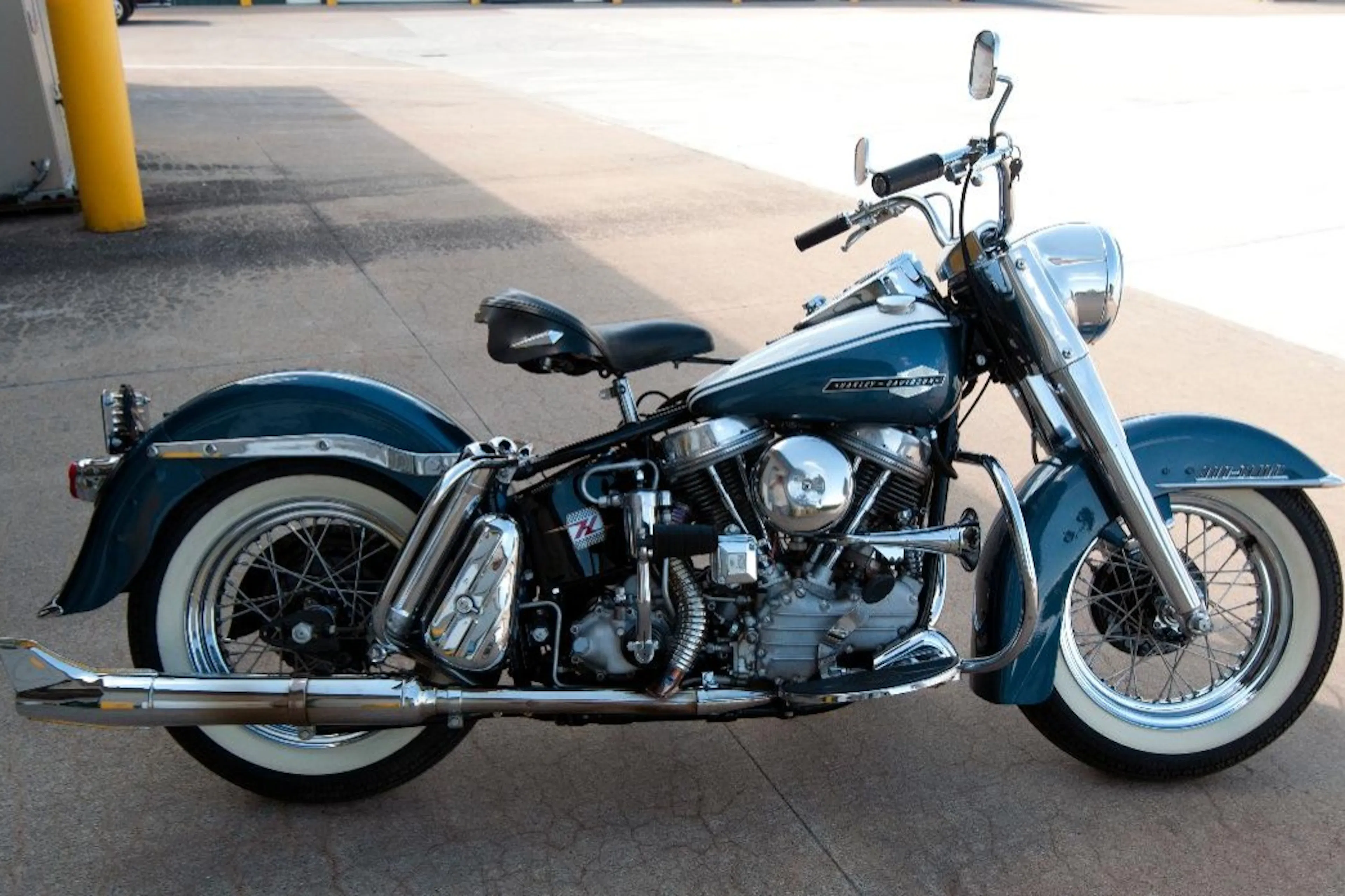 1963 Harley-Davidson FLH