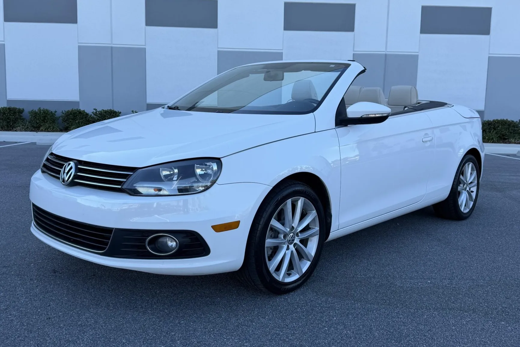 2012 Volkswagen Eos Komfort VIN WVWBW7AH5CV006033 | Hagerty Valuation Tools