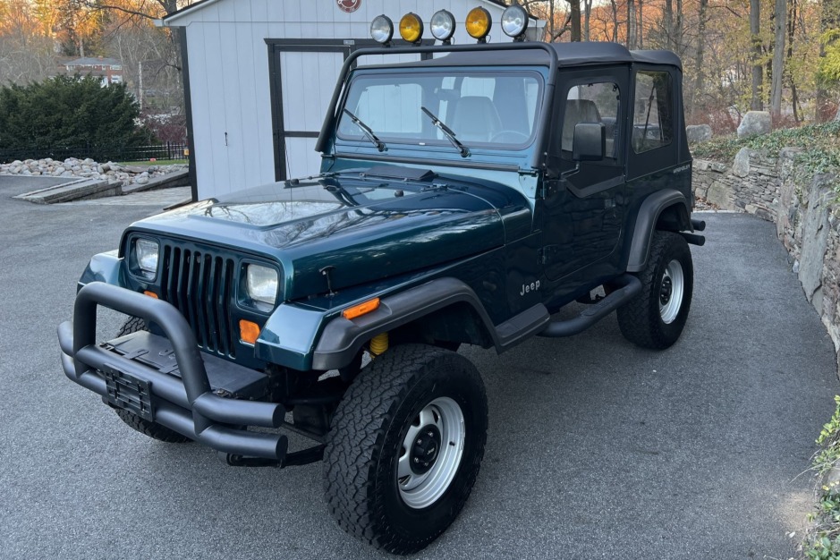 1990 Jeep Wrangler Laredo Values | Hagerty Valuation Tool®