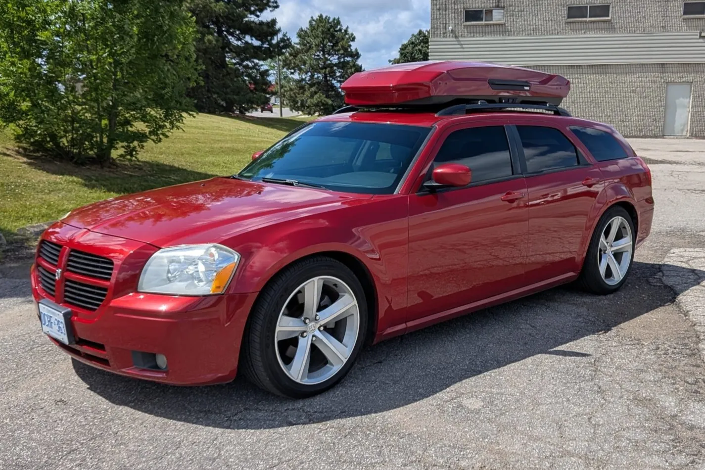 Used 2005 Dodge Magnum for Sale - Car and Driver, image size:1425x950