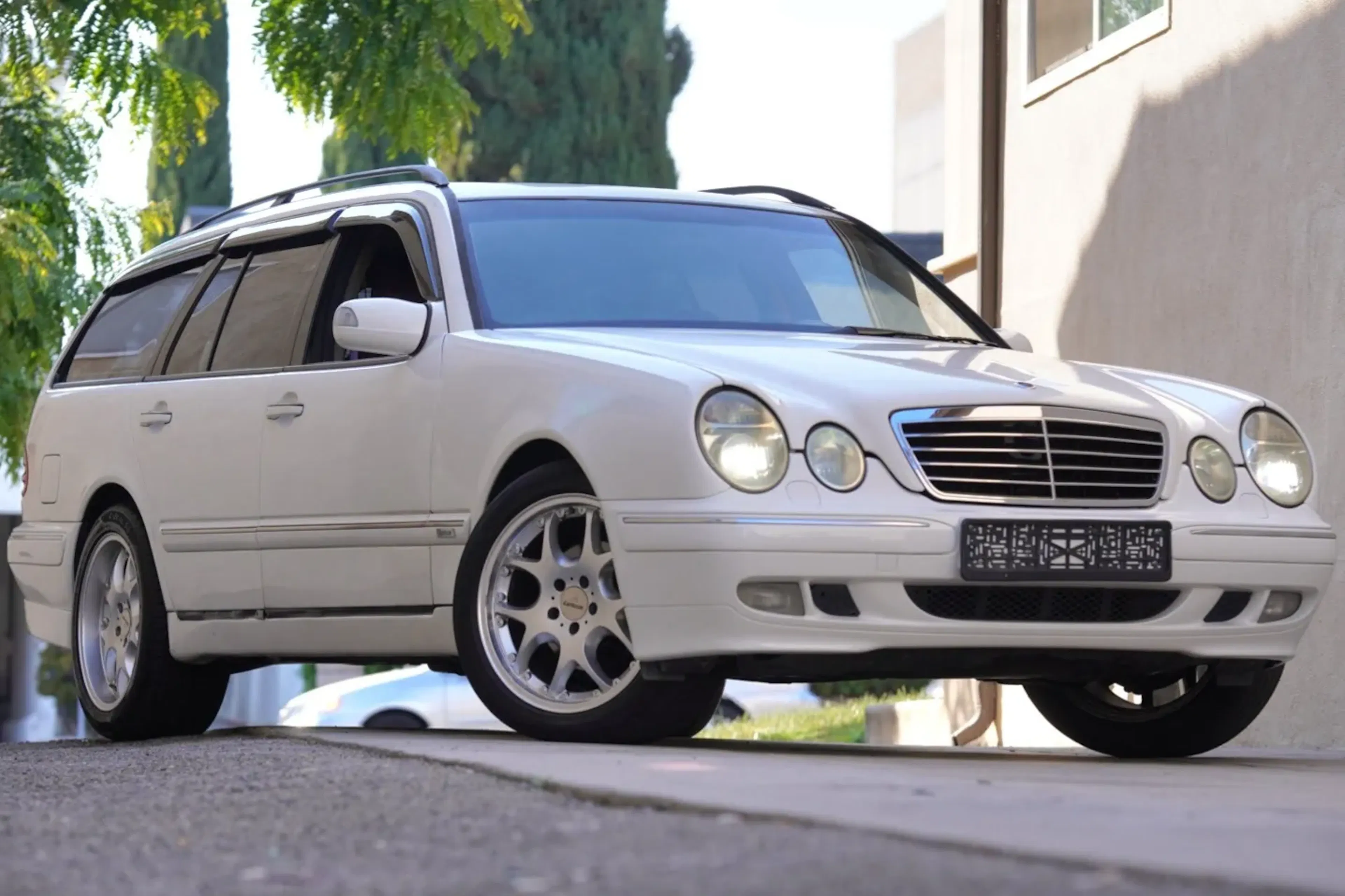 2000 Mercedes-Benz E320 2026-06-09