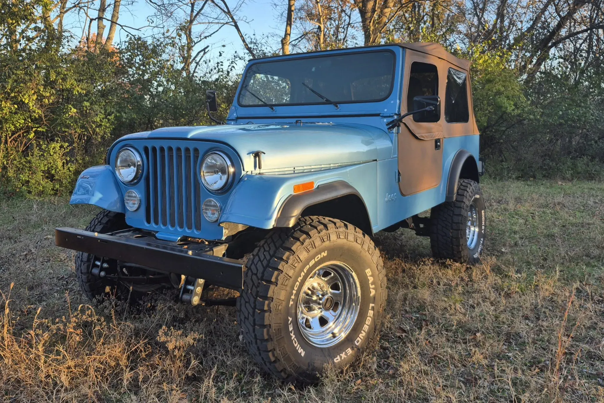 Jeep CJ-7 Golden Eagle 1980 échelle 1/18 – Miniature MCG Ivory – Collectionneur