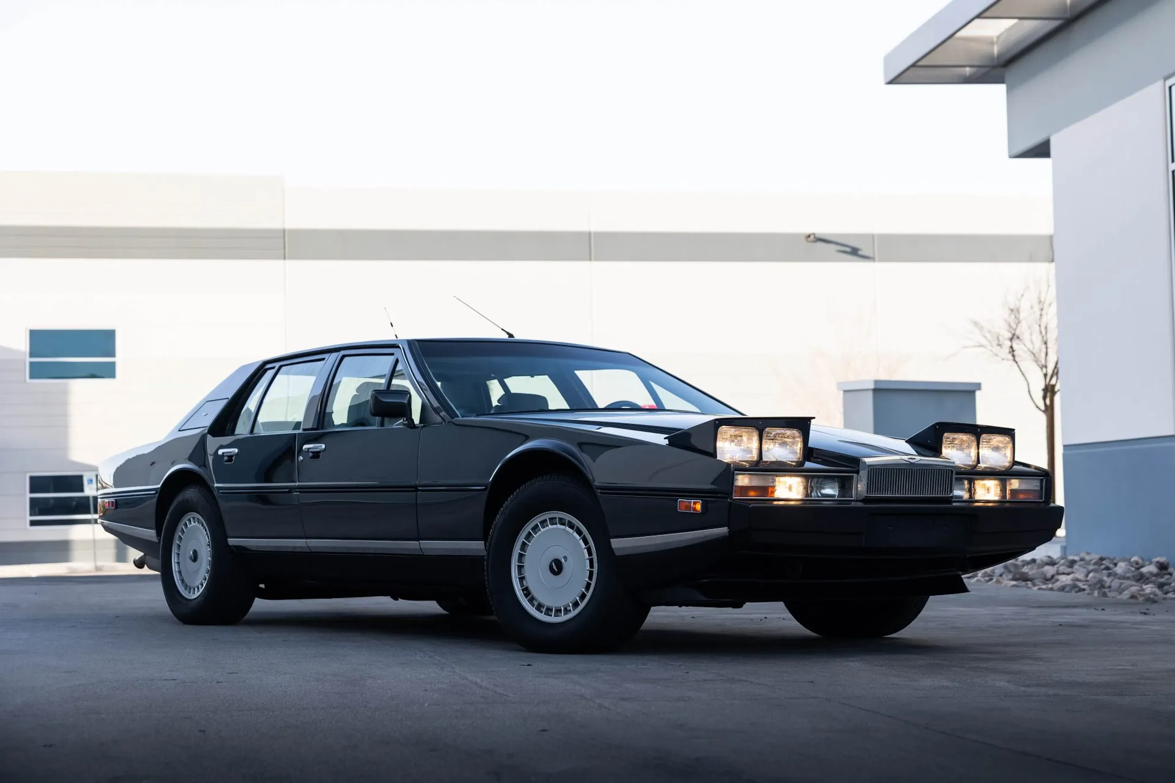 1986 Aston Martin Lagonda 2025-05-21
