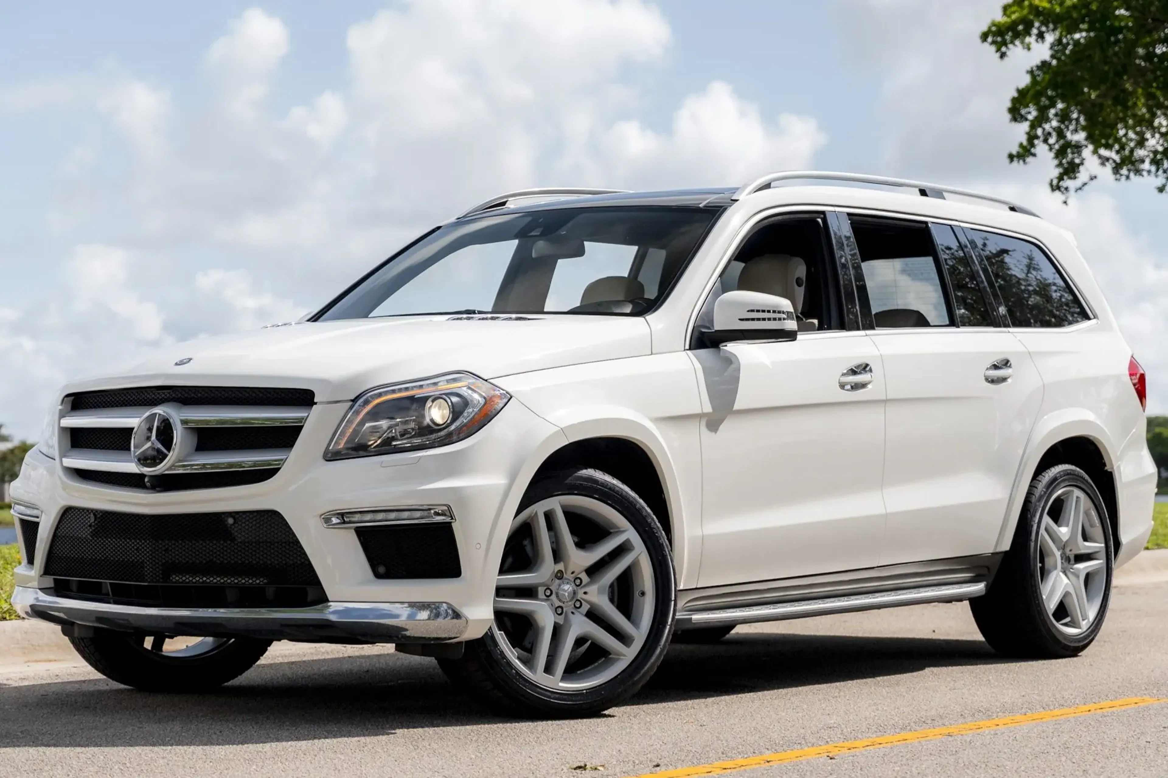 2015 Mercedes-Benz GL550 VIN 4JGDF7DE4FA571214 | Hagerty Valuation Tools®