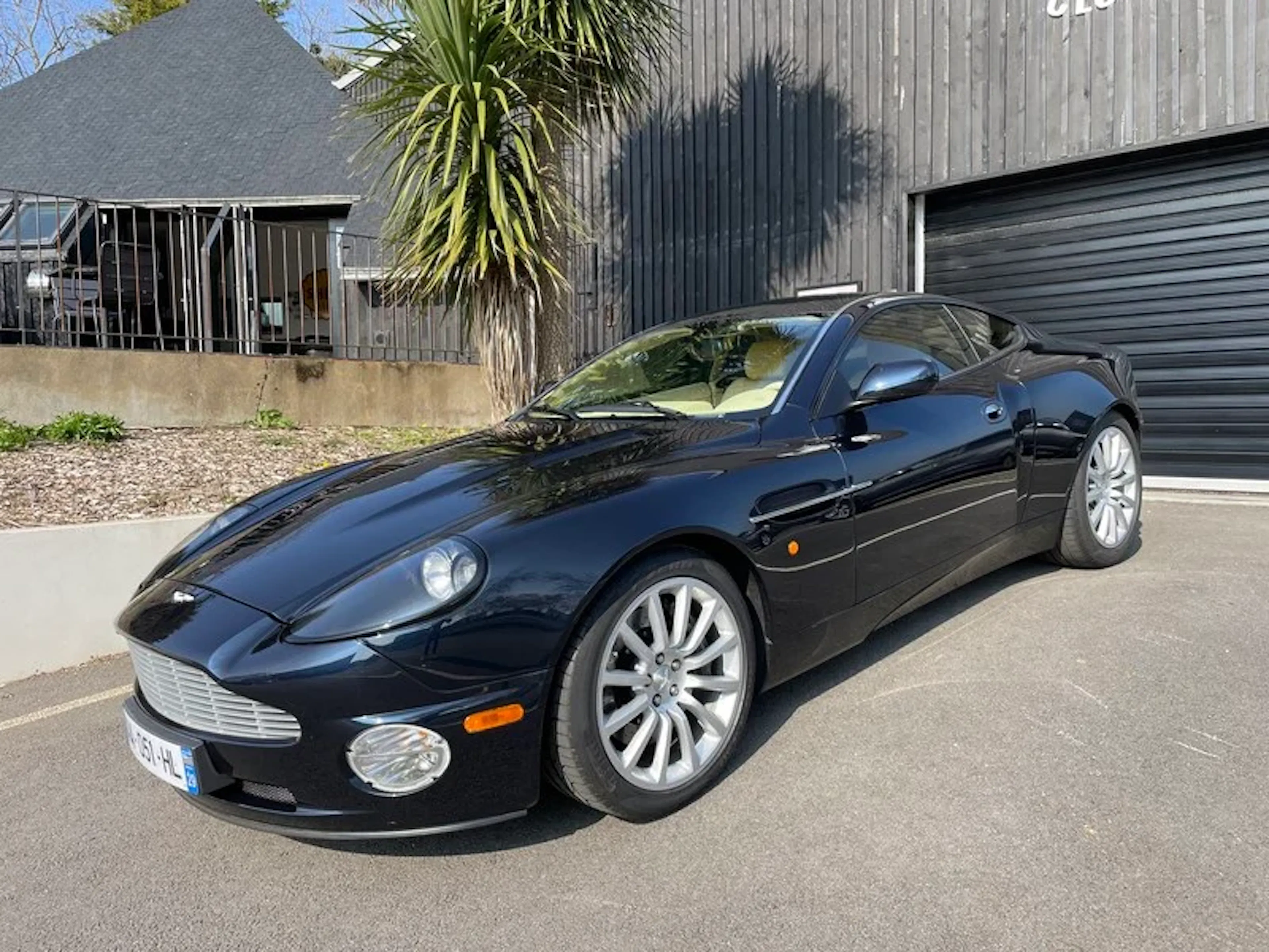 2003 Aston Martin Vanquish 2026-04-10