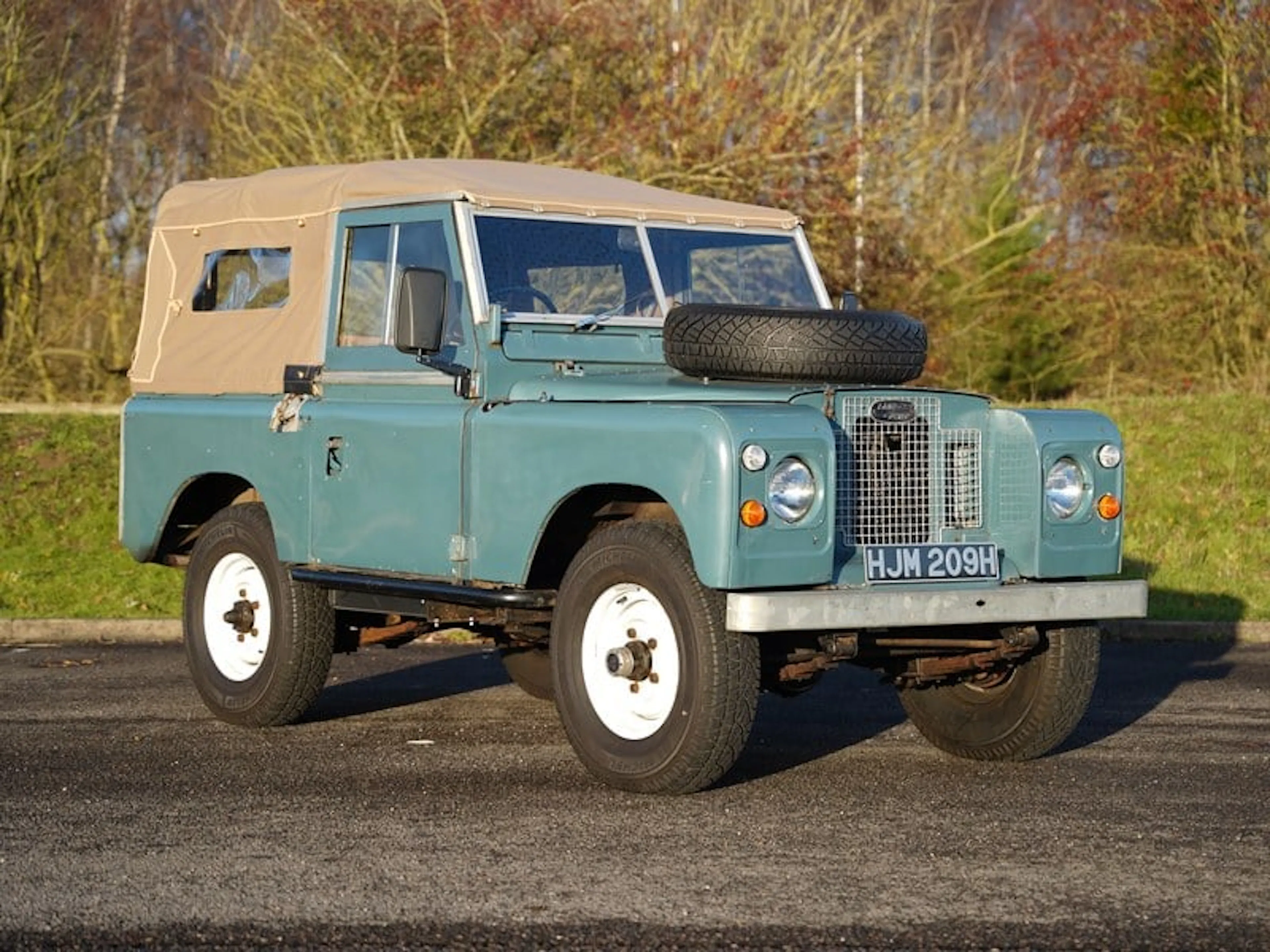 1969 Land Rover Series IIA 88 VIN 27111690G | Hagerty Valuation Tools®