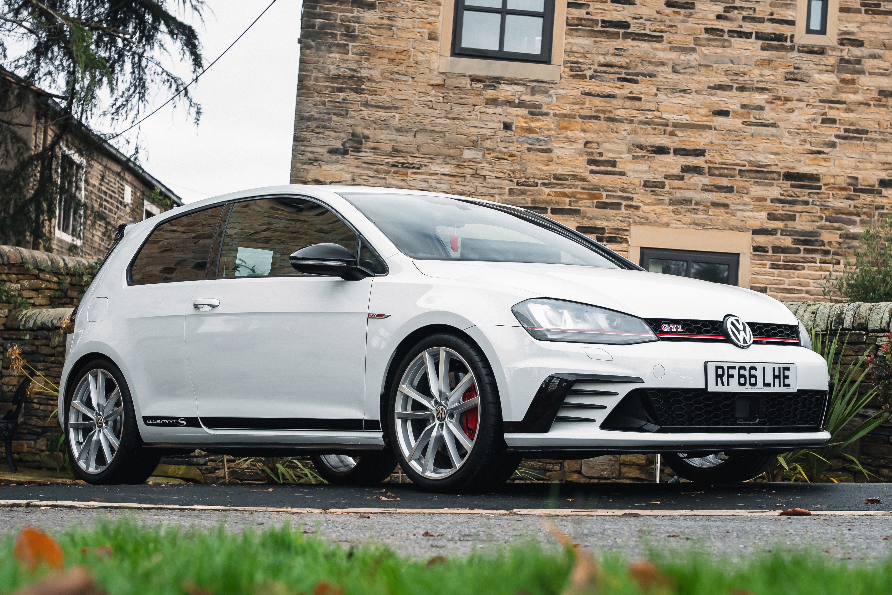 2016 Volkswagen Golf R VIN WVWZZZAUZHW106894 | Hagerty Valuation Tools