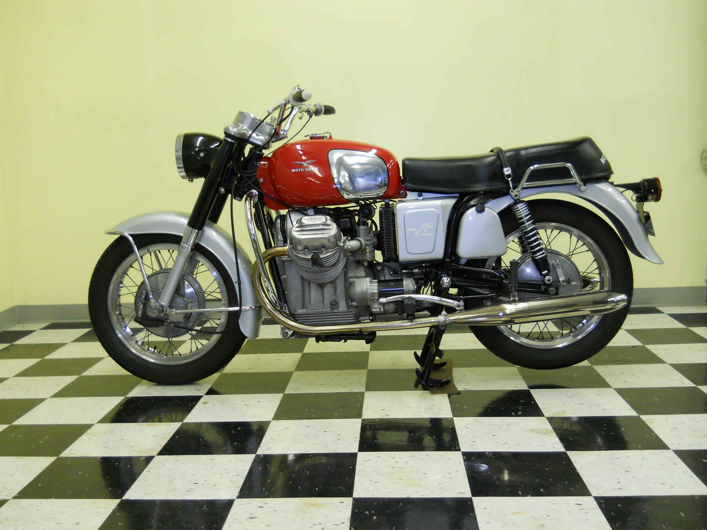 MOTOCICLISMO D’EPOCA 2 2015 - Période 1967-1972 - Moto Guzzi Statale