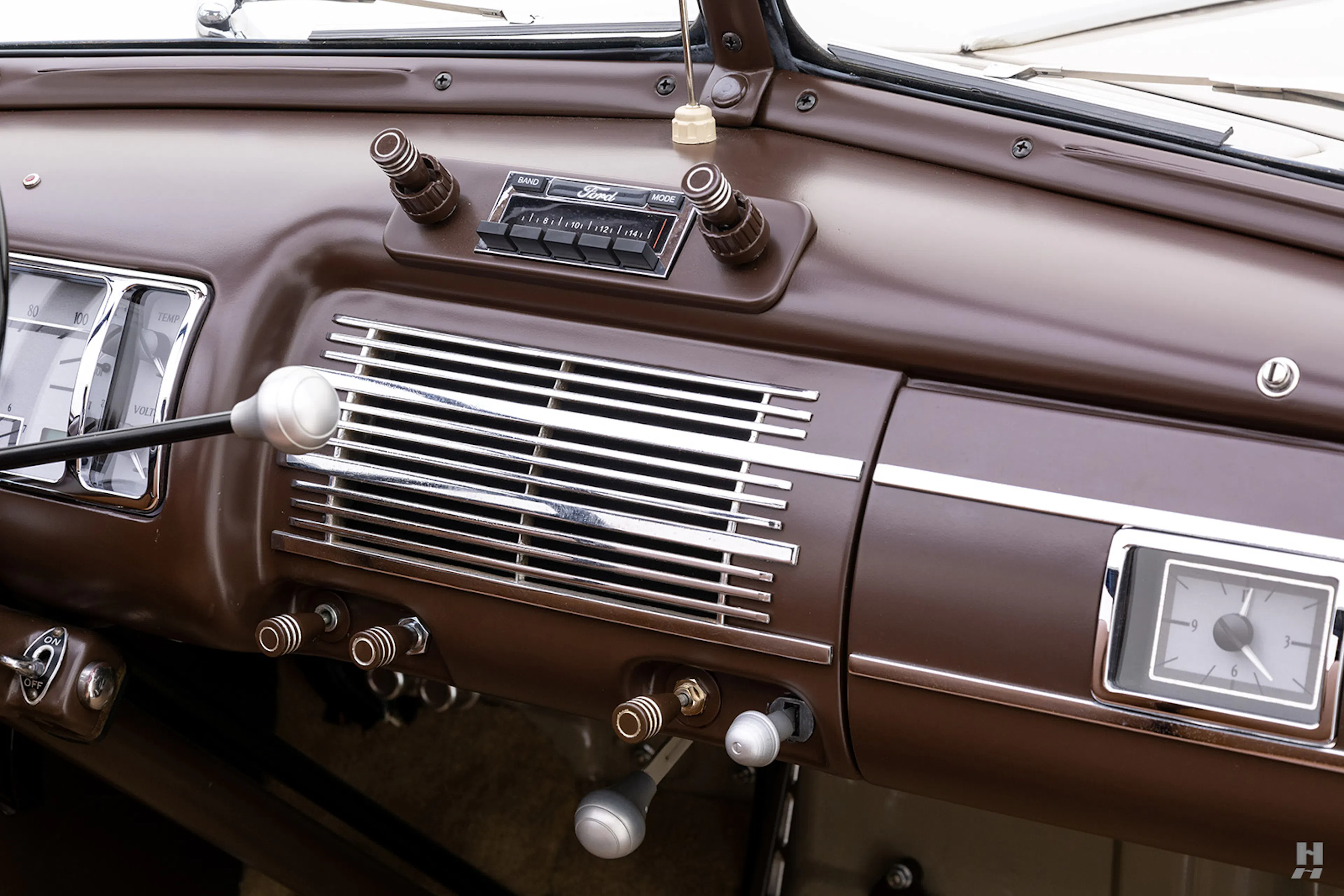 1940 Ford Deluxe 2dr Convertible Courtesy of Hyman Ltd.
