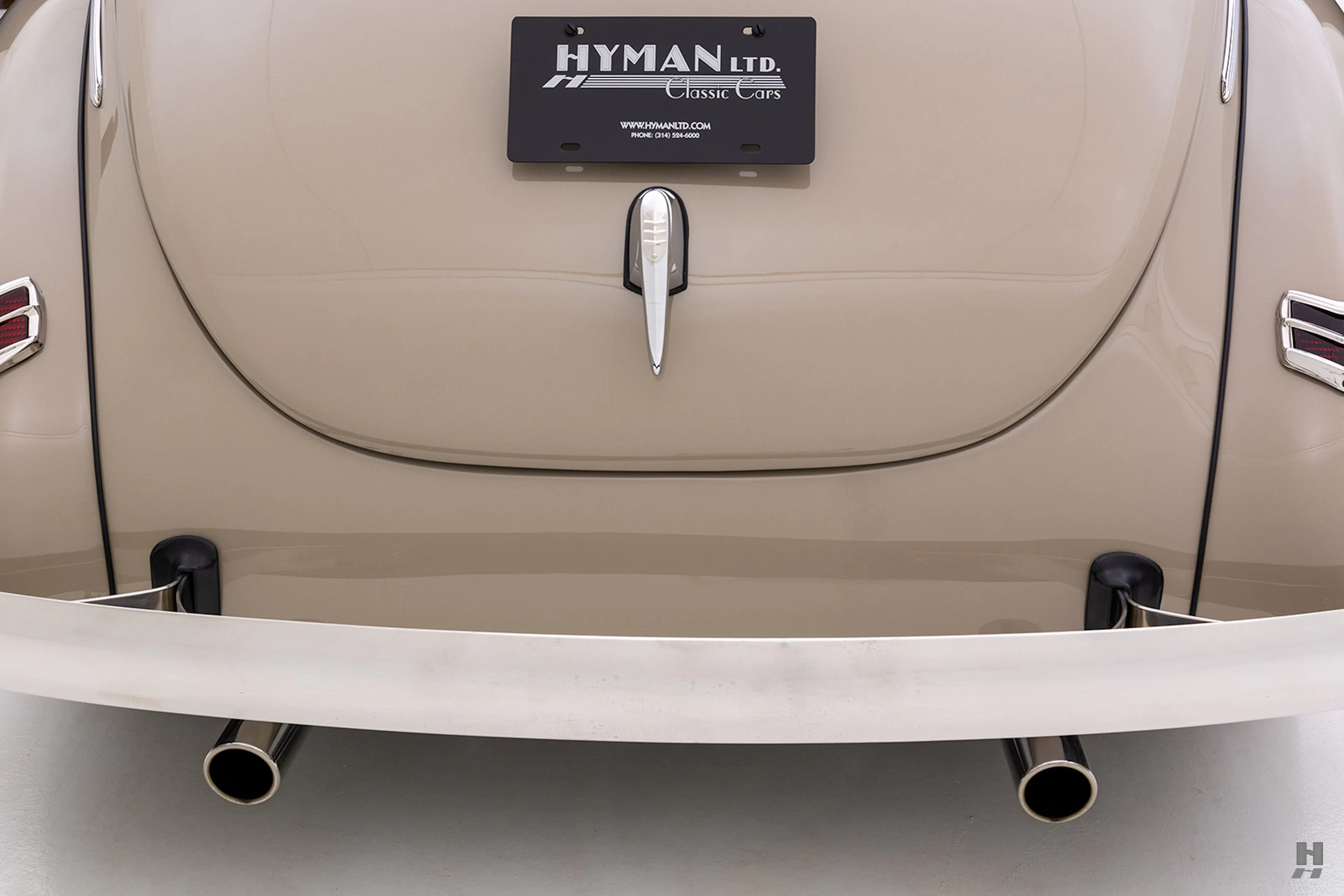 1940 Ford Deluxe 2dr Convertible Courtesy of Hyman Ltd.