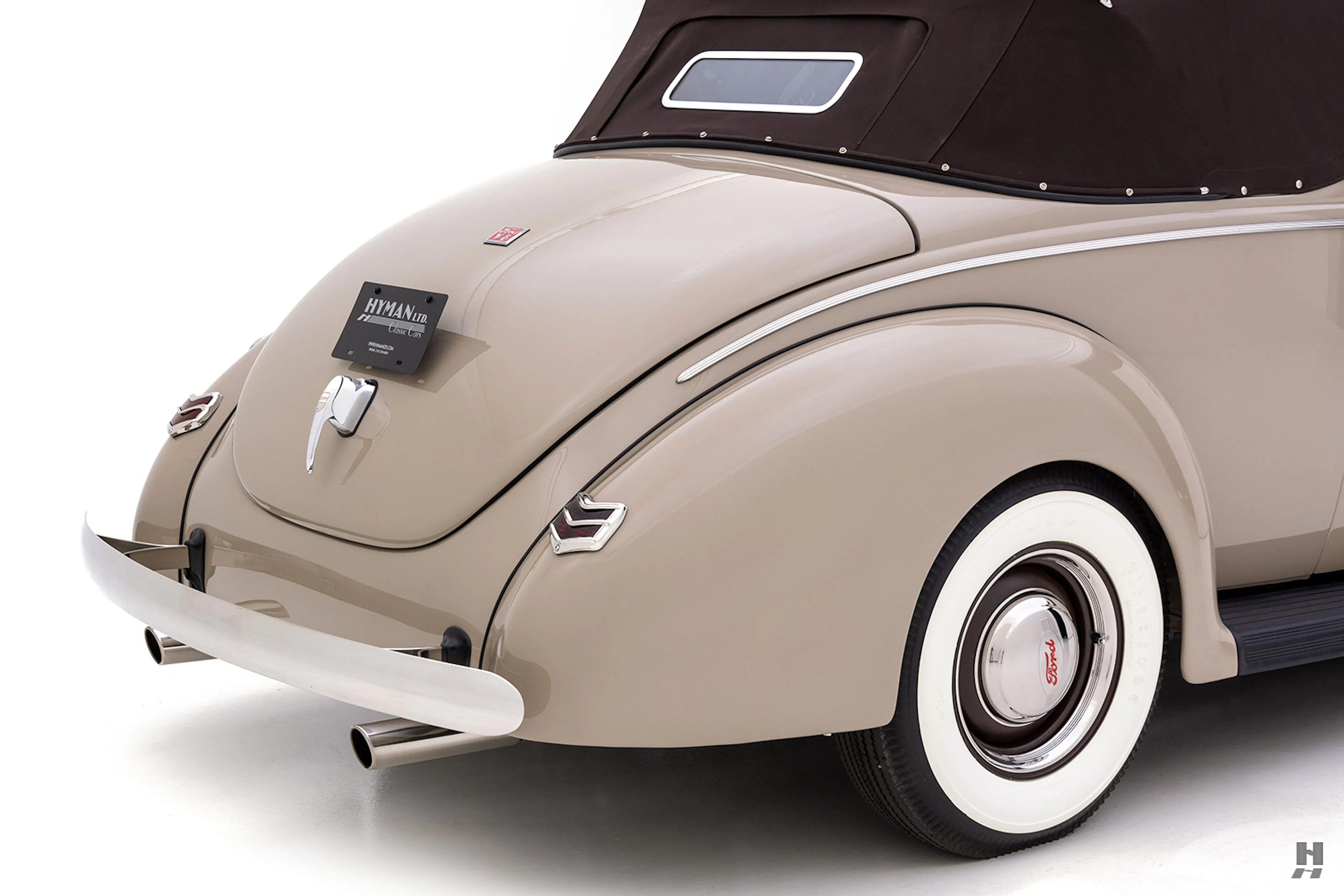 1940 Ford Deluxe 2dr Convertible Courtesy of Hyman Ltd.