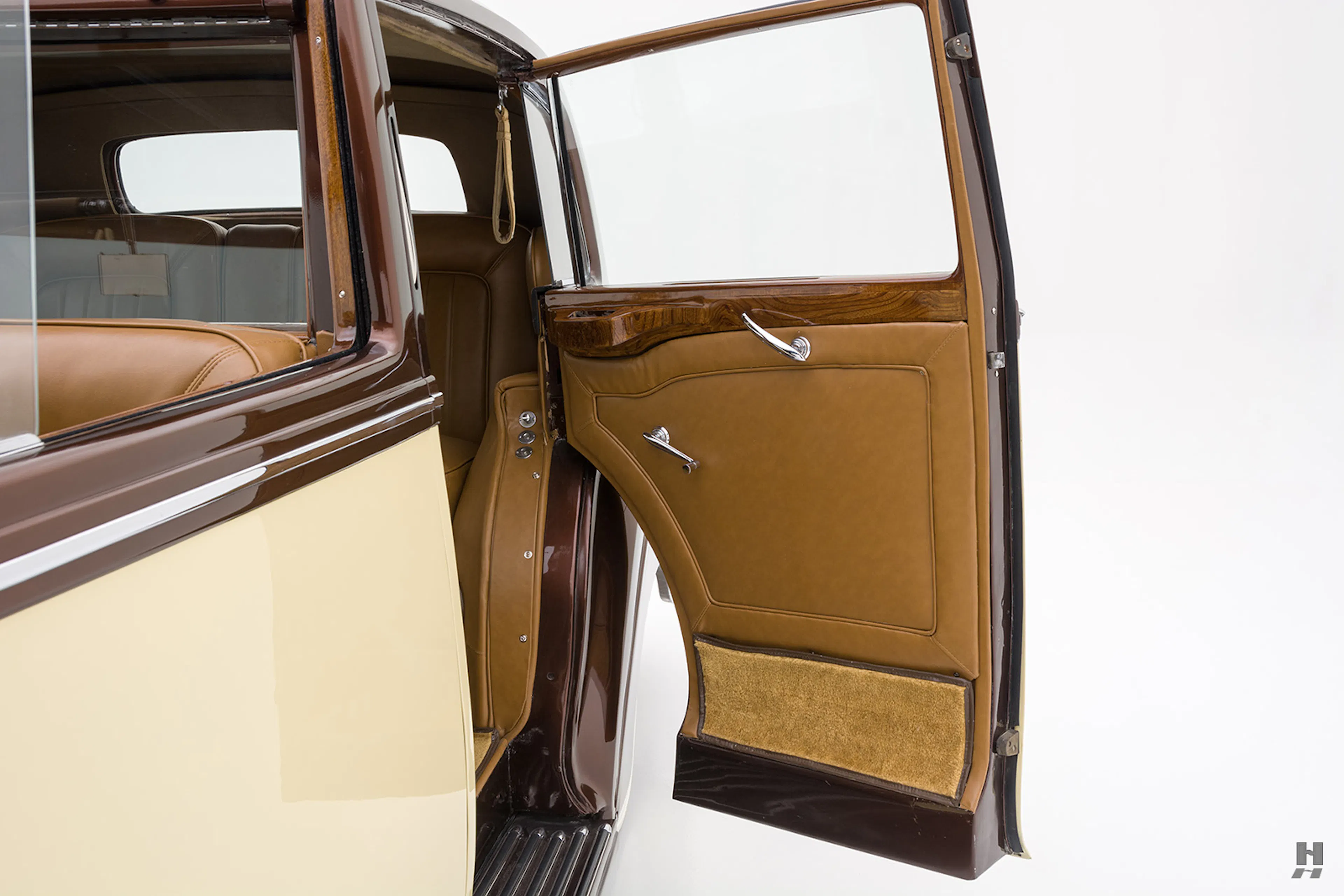 1949 Rolls-Royce Silver Wraith Coachbuilt 4dr Sedan Courtesy of Hyman Ltd.