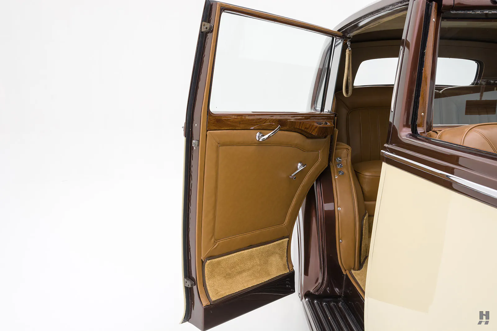 1949 Rolls-Royce Silver Wraith Coachbuilt 4dr Sedan Courtesy of Hyman Ltd.