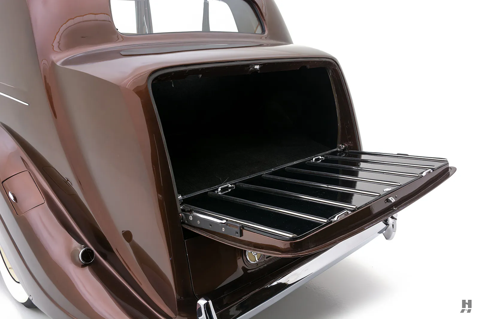 1949 Rolls-Royce Silver Wraith Coachbuilt 4dr Sedan Courtesy of Hyman Ltd.
