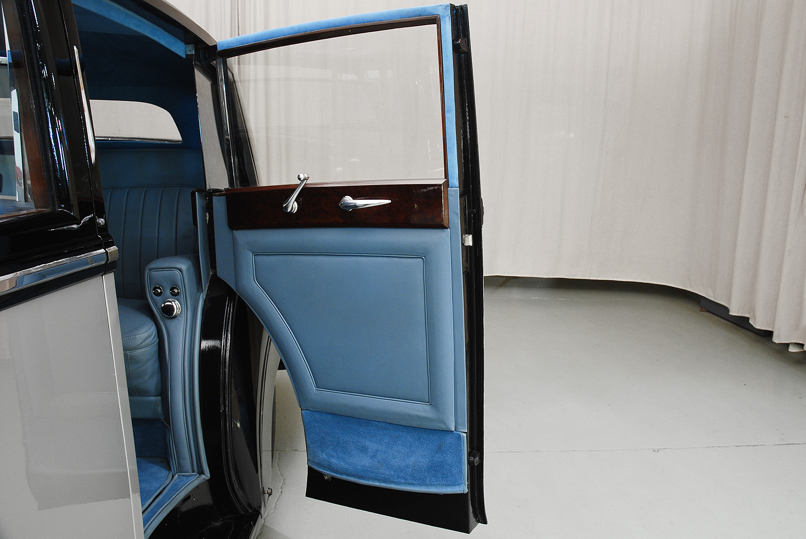 1955 rolls-royce silver wraith coachbuilt