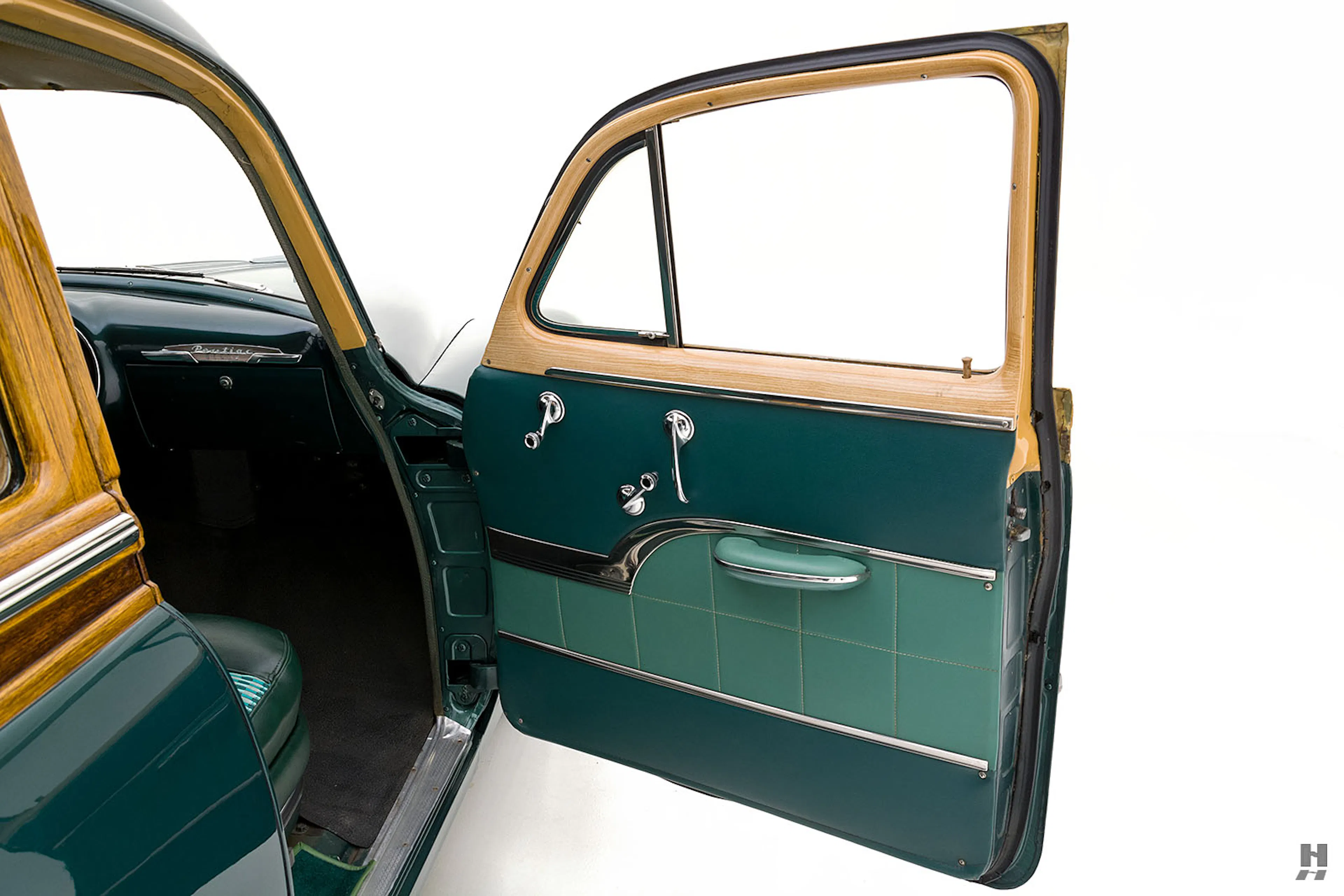 1953 Pontiac Chieftain Deluxe 4dr Station Wagon Courtesy of Hyman Ltd.