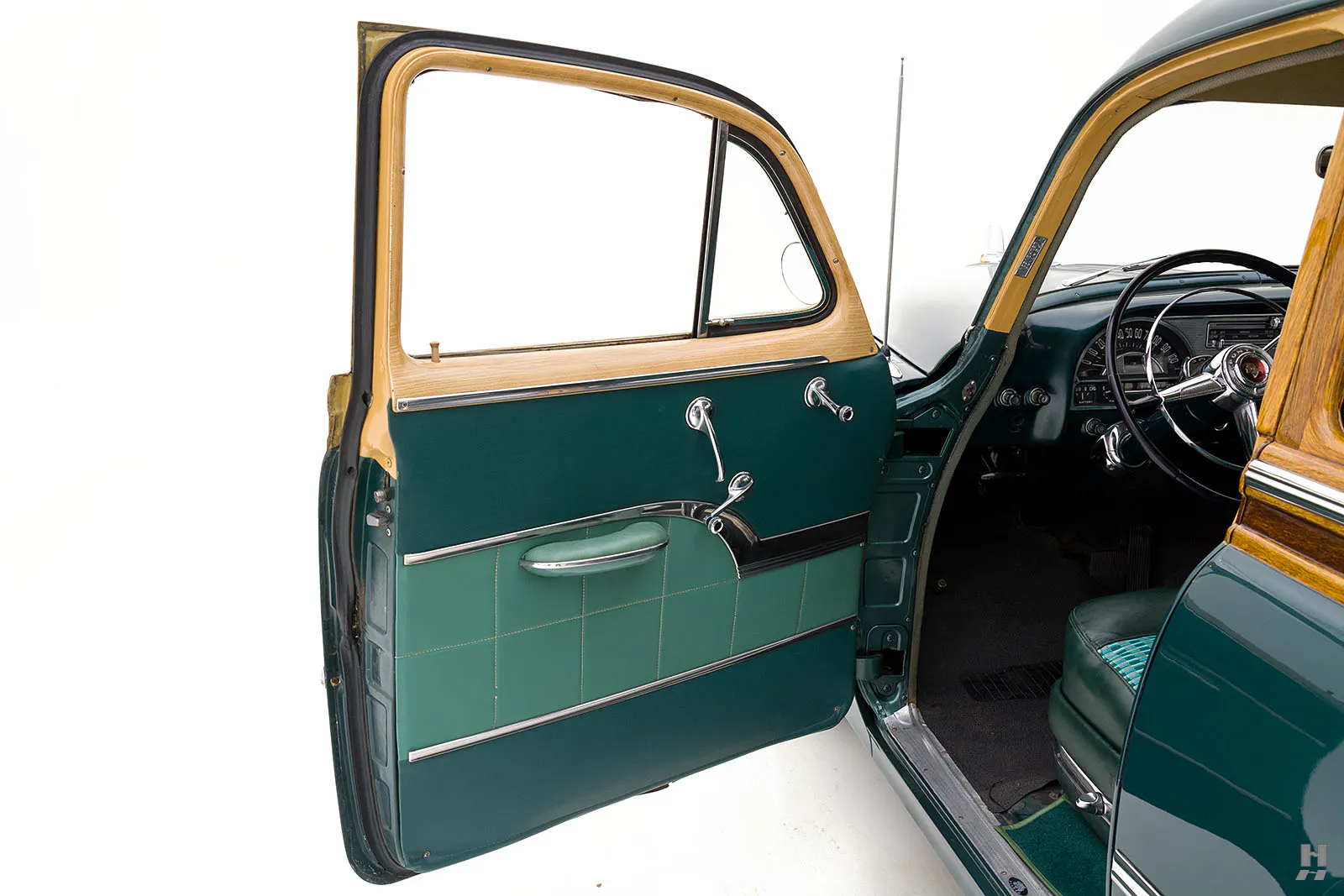 1953 Pontiac Chieftain Deluxe 4dr Station Wagon Courtesy of Hyman Ltd.