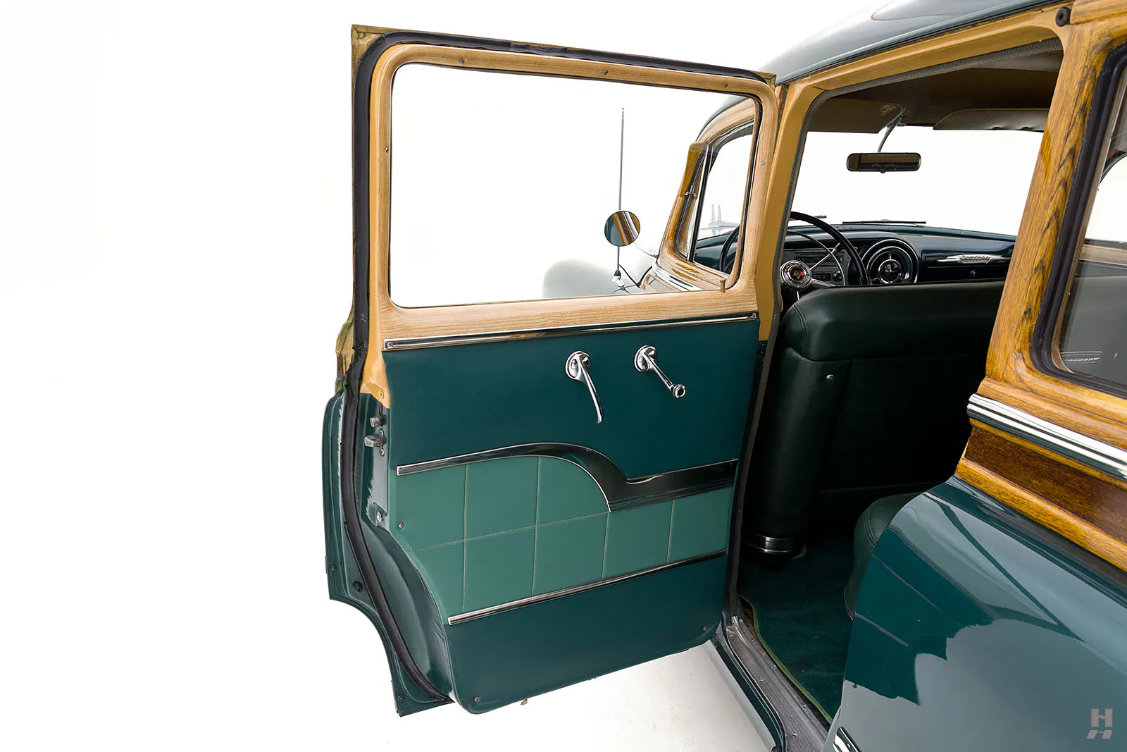 1953 Pontiac Chieftain Deluxe 4dr Station Wagon Courtesy of Hyman Ltd.