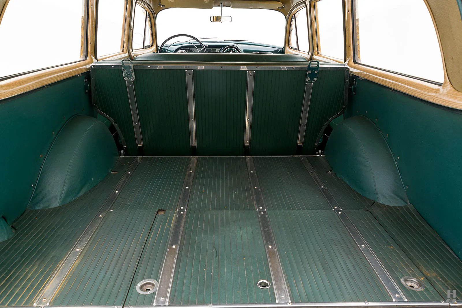 1953 Pontiac Chieftain Deluxe 4dr Station Wagon Courtesy of Hyman Ltd.