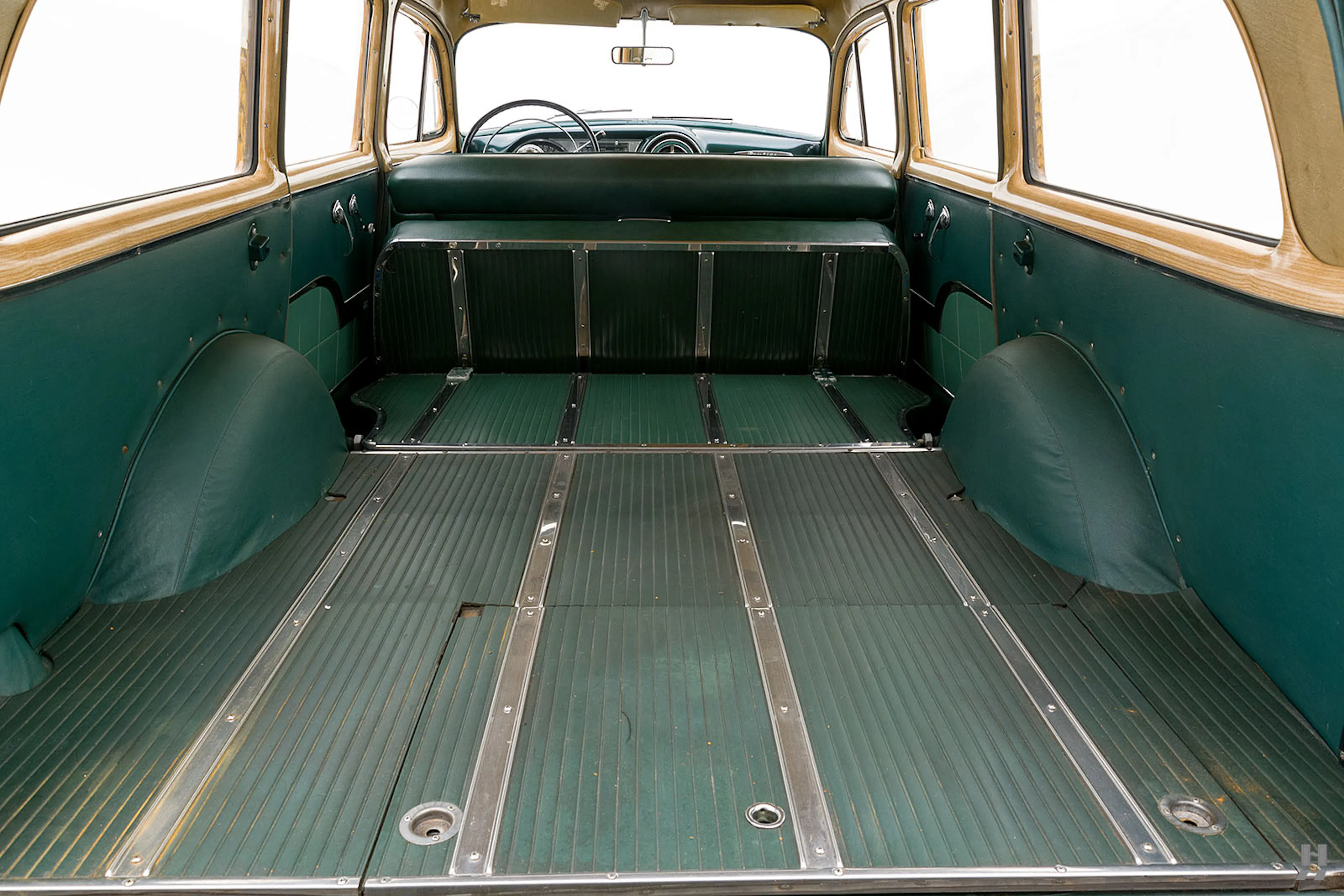 1953 Pontiac Chieftain Deluxe 4dr Station Wagon Courtesy of Hyman Ltd.