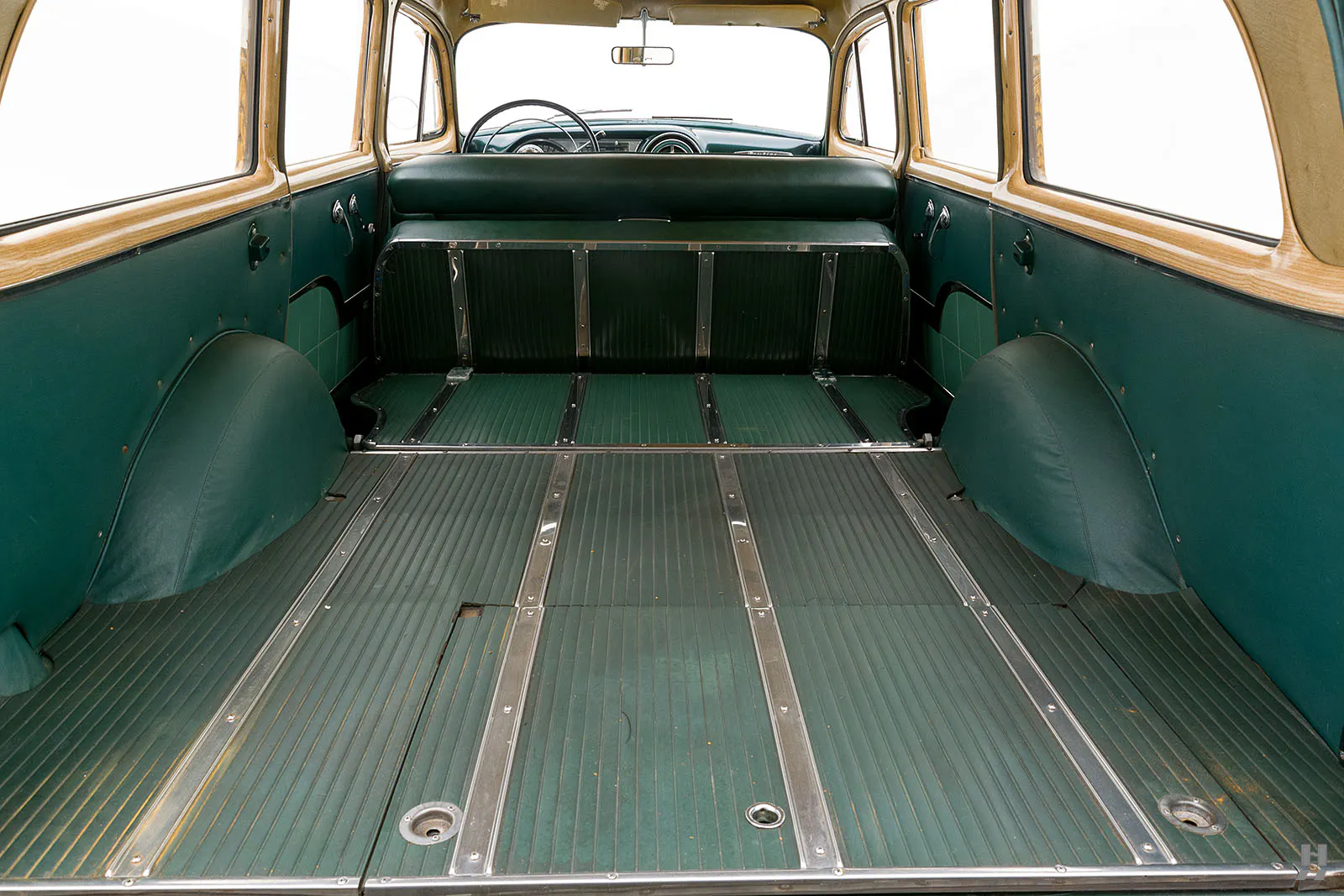1953 Pontiac Chieftain Deluxe 4dr Station Wagon Courtesy of Hyman Ltd.
