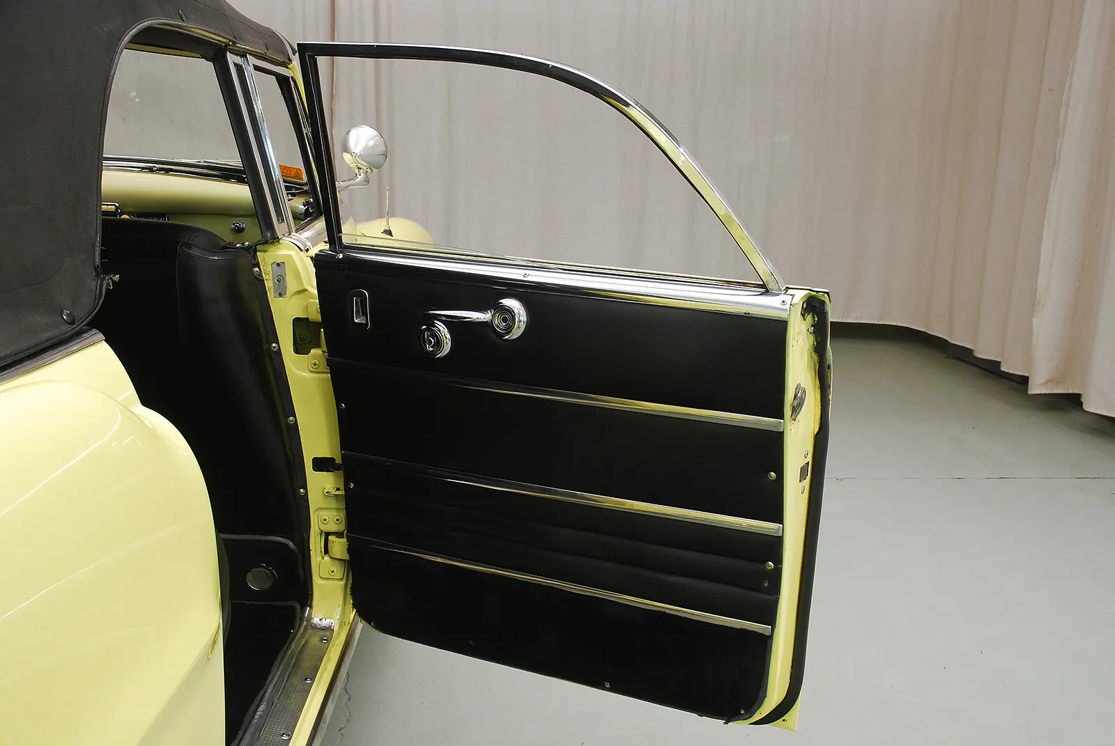 1951 Frazer Manhattan 4dr Convertible Courtesy of Hyman Ltd.