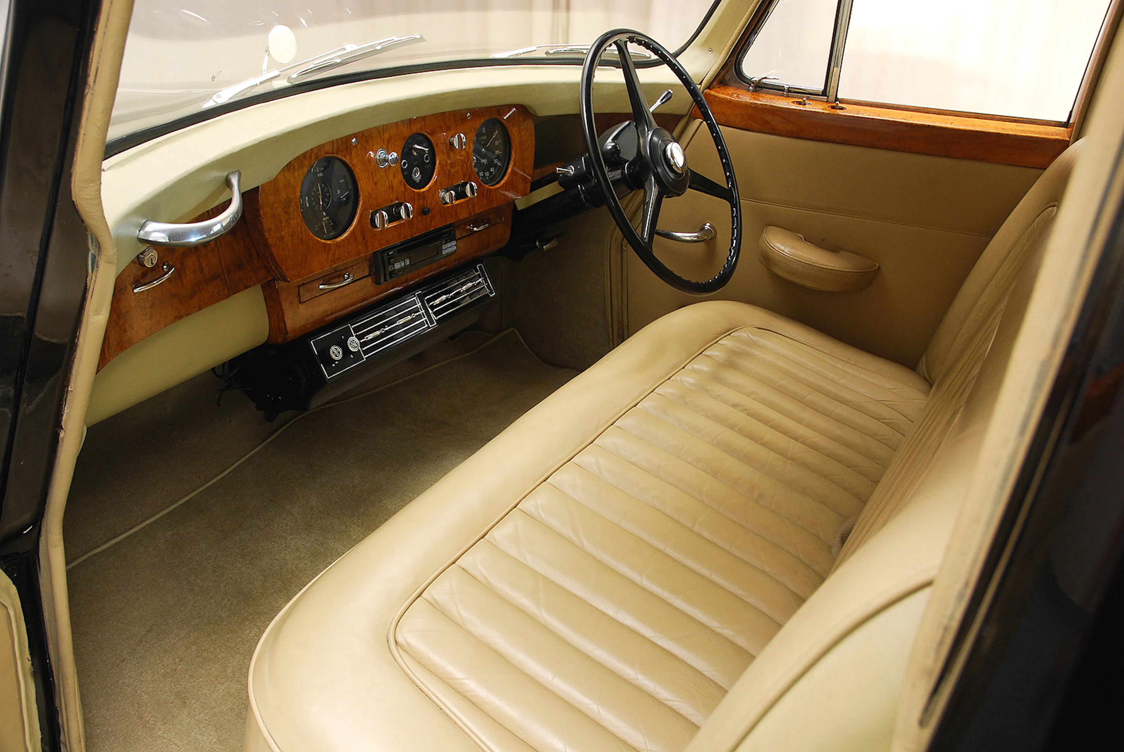1955 Rolls-Royce Silver Cloud I Hooper Empress Saloon 4dr Sedan Courtesy of Hyman Ltd.
