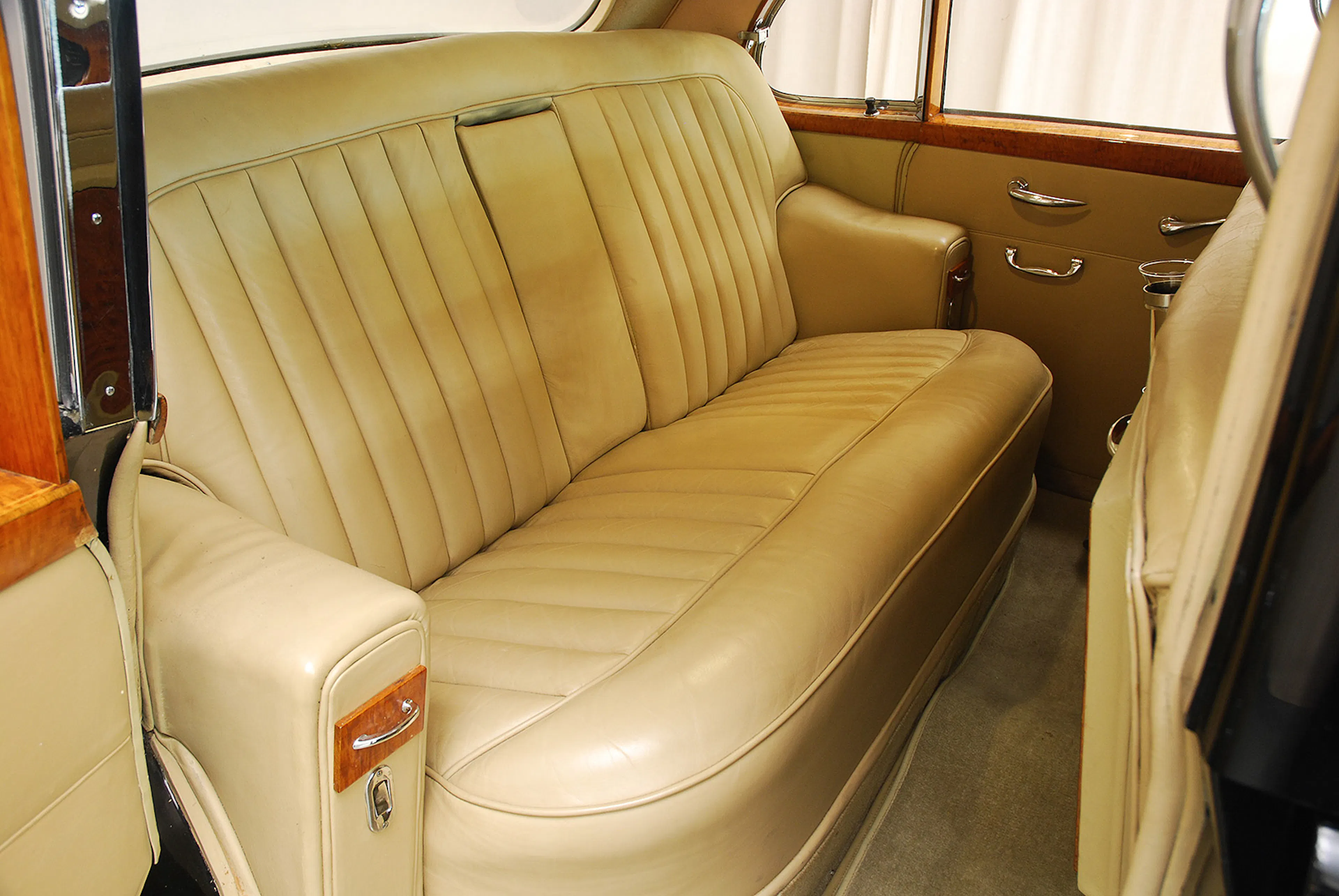 1955 Rolls-Royce Silver Cloud I Hooper Empress Saloon 4dr Sedan Courtesy of Hyman Ltd.
