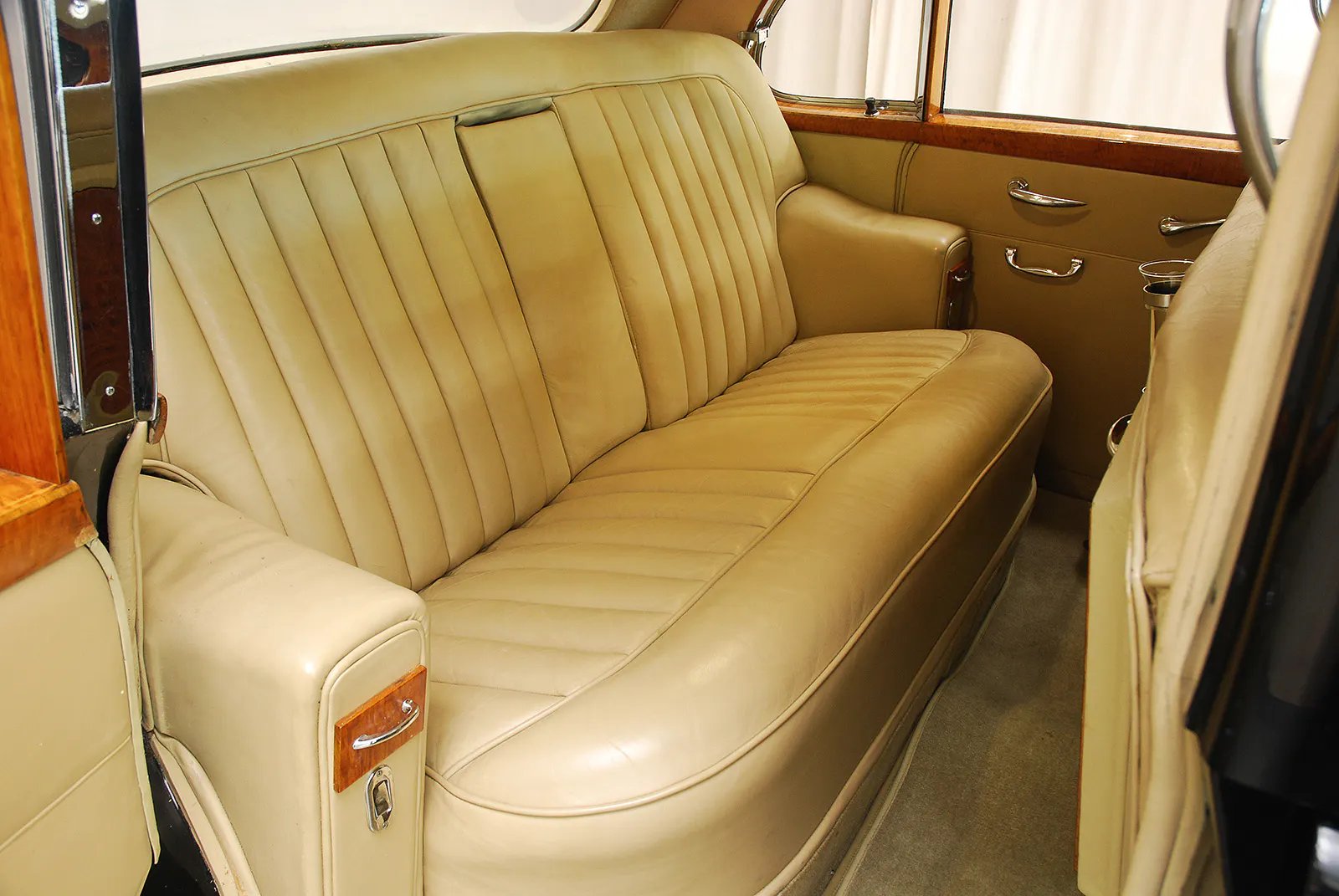1955 Rolls-Royce Silver Cloud I Hooper Empress Saloon 4dr Sedan Courtesy of Hyman Ltd.