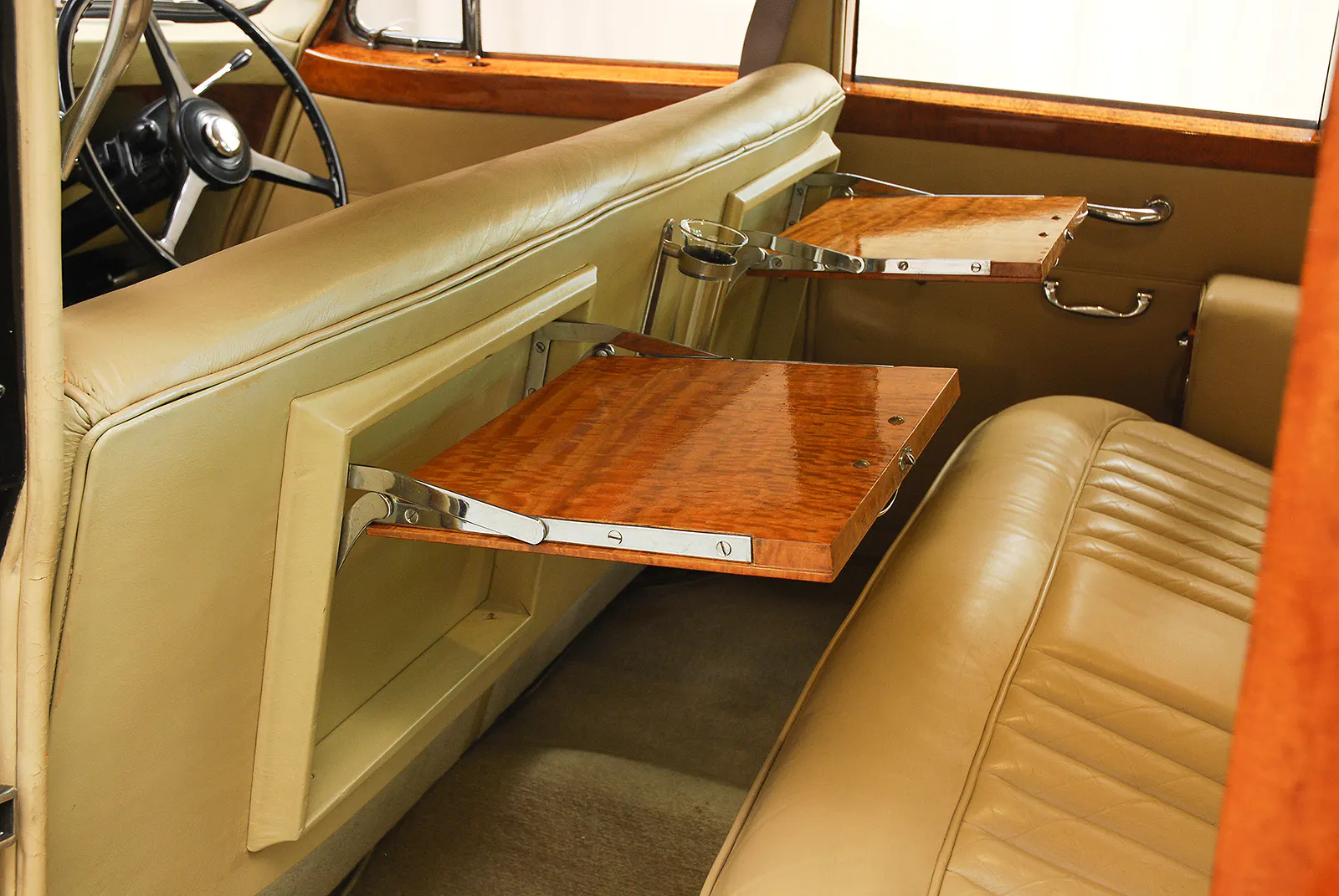 1955 Rolls-Royce Silver Cloud I Hooper Empress Saloon 4dr Sedan Courtesy of Hyman Ltd.