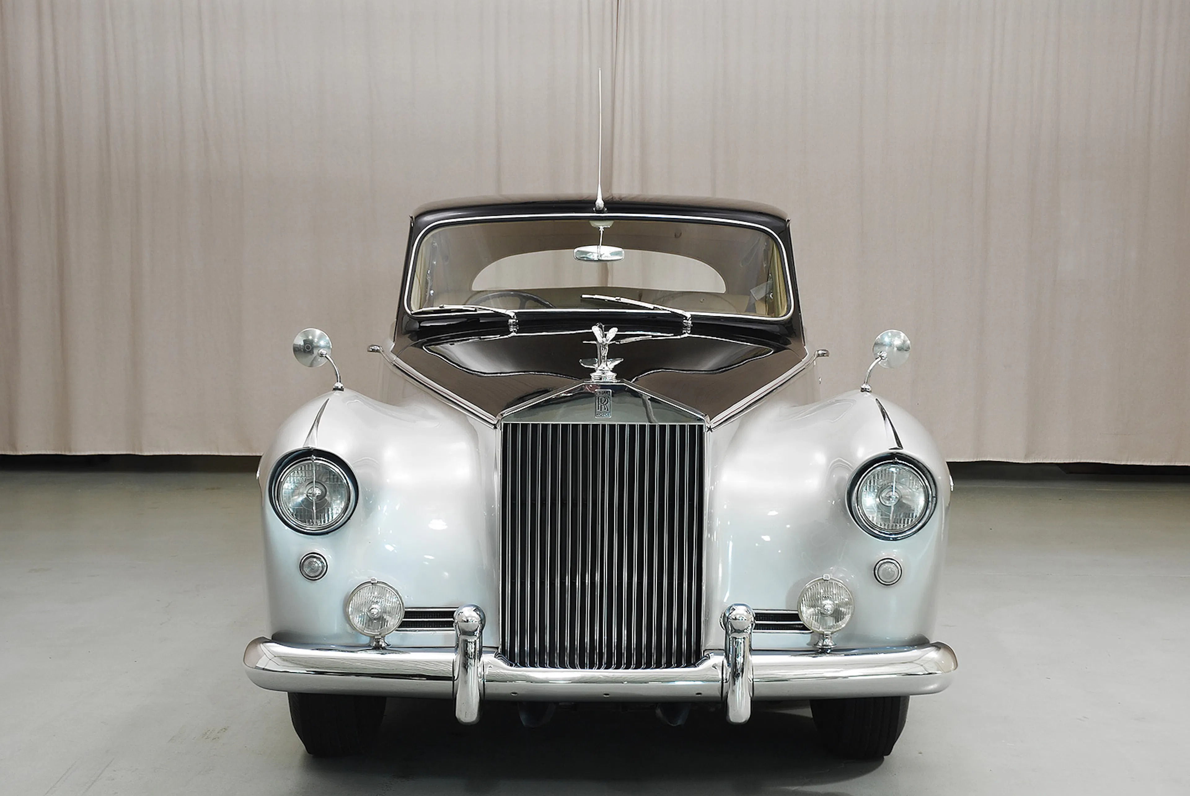 1955 Rolls-Royce Silver Cloud I Hooper Empress Saloon 4dr Sedan Courtesy of Hyman Ltd.