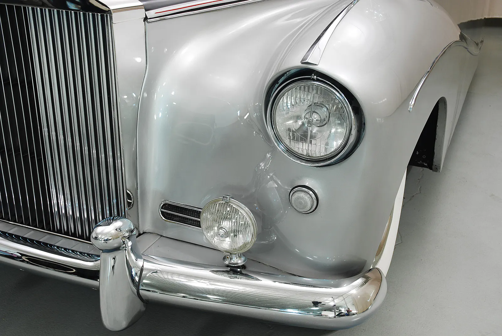 1955 Rolls-Royce Silver Cloud I Hooper Empress Saloon 4dr Sedan Courtesy of Hyman Ltd.