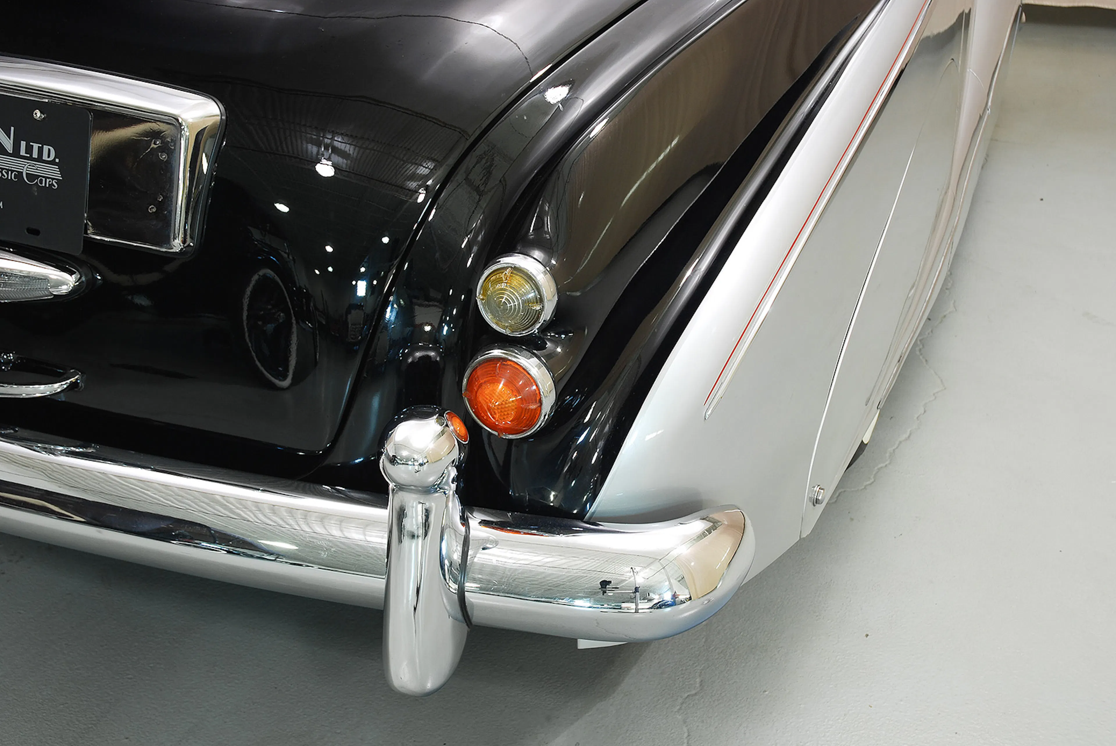 1955 Rolls-Royce Silver Cloud I Hooper Empress Saloon 4dr Sedan Courtesy of Hyman Ltd.