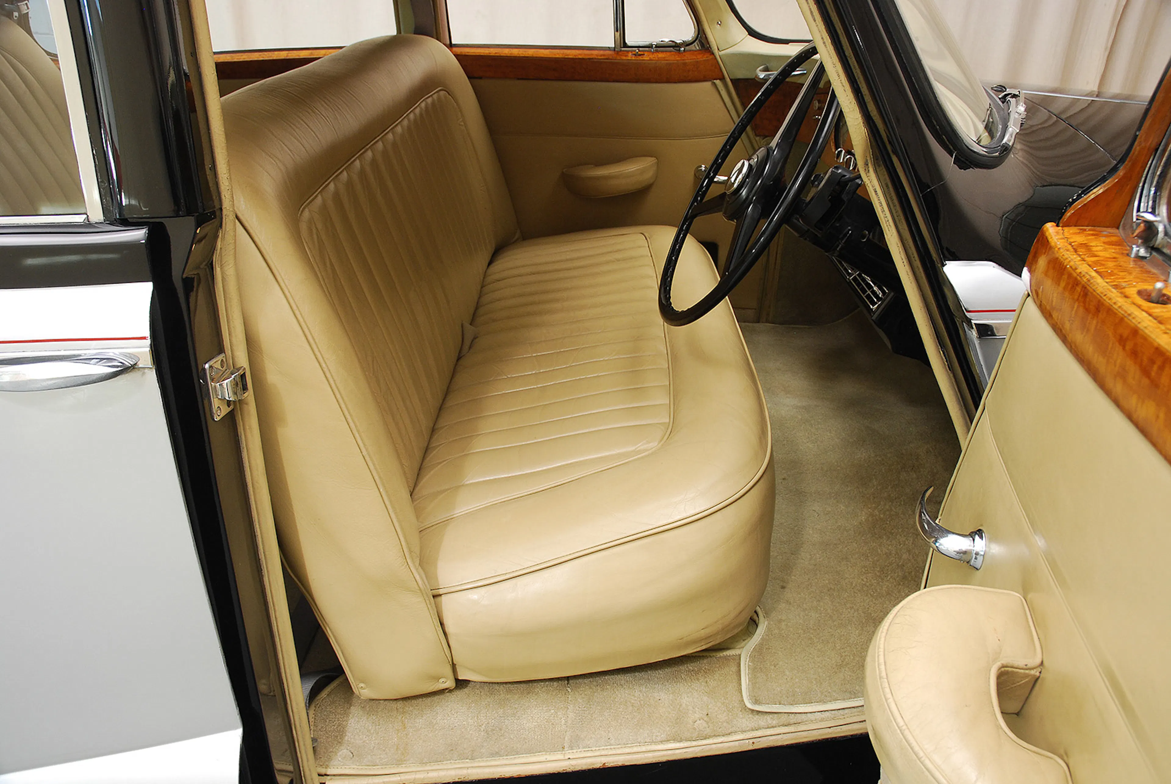 1955 Rolls-Royce Silver Cloud I Hooper Empress Saloon 4dr Sedan Courtesy of Hyman Ltd.