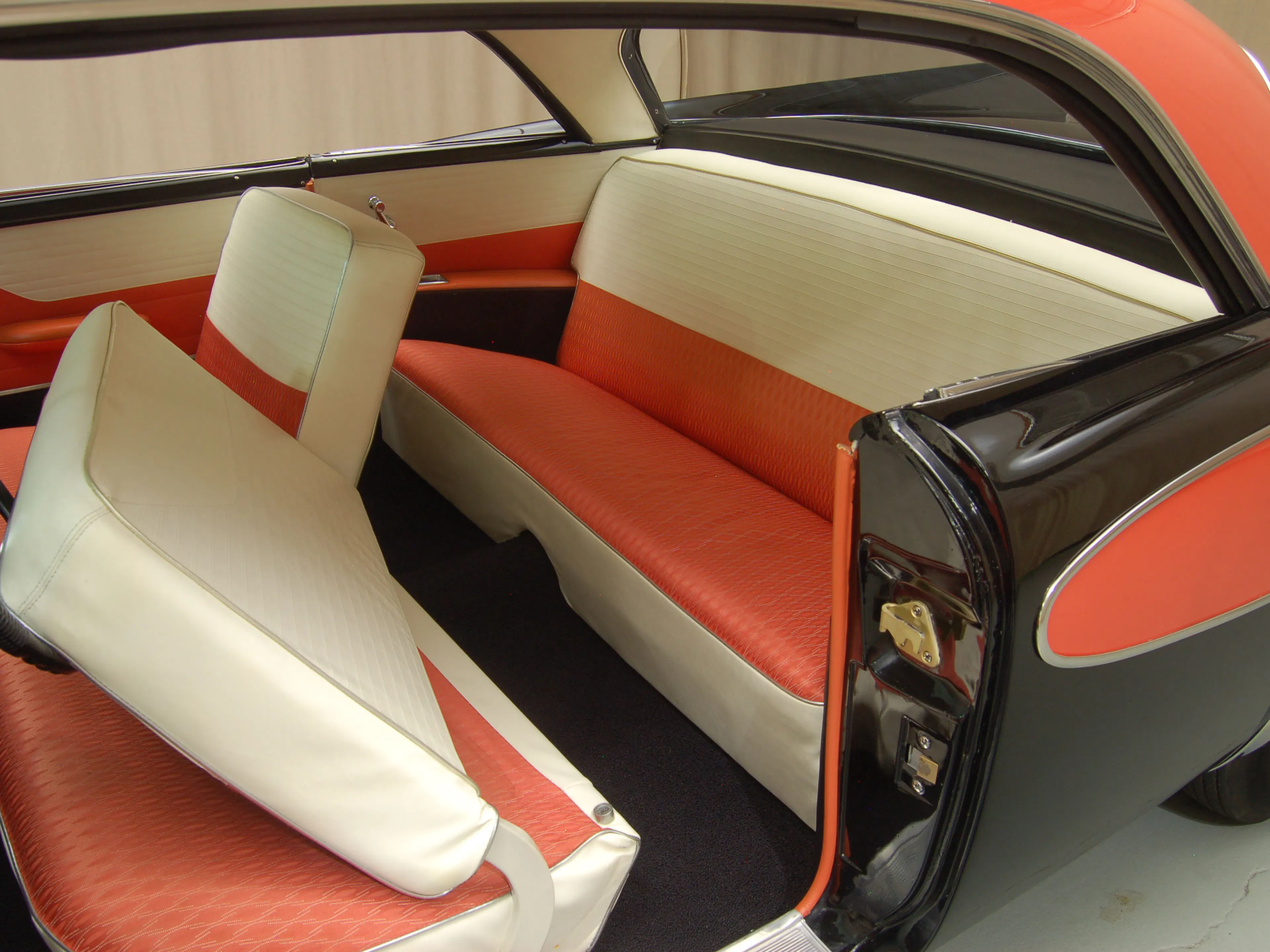 1957 Chrysler Windsor 2dr Convertible Courtesy of Hyman Ltd.