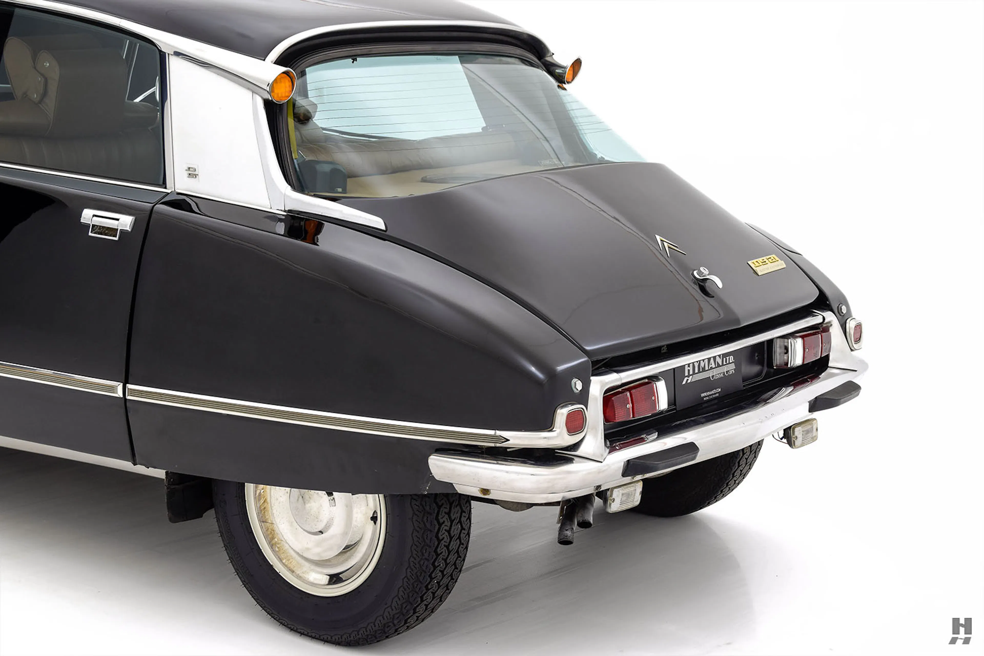 1972 Citroën DS21 Pallas 4dr Sedan Courtesy of Hyman Ltd.