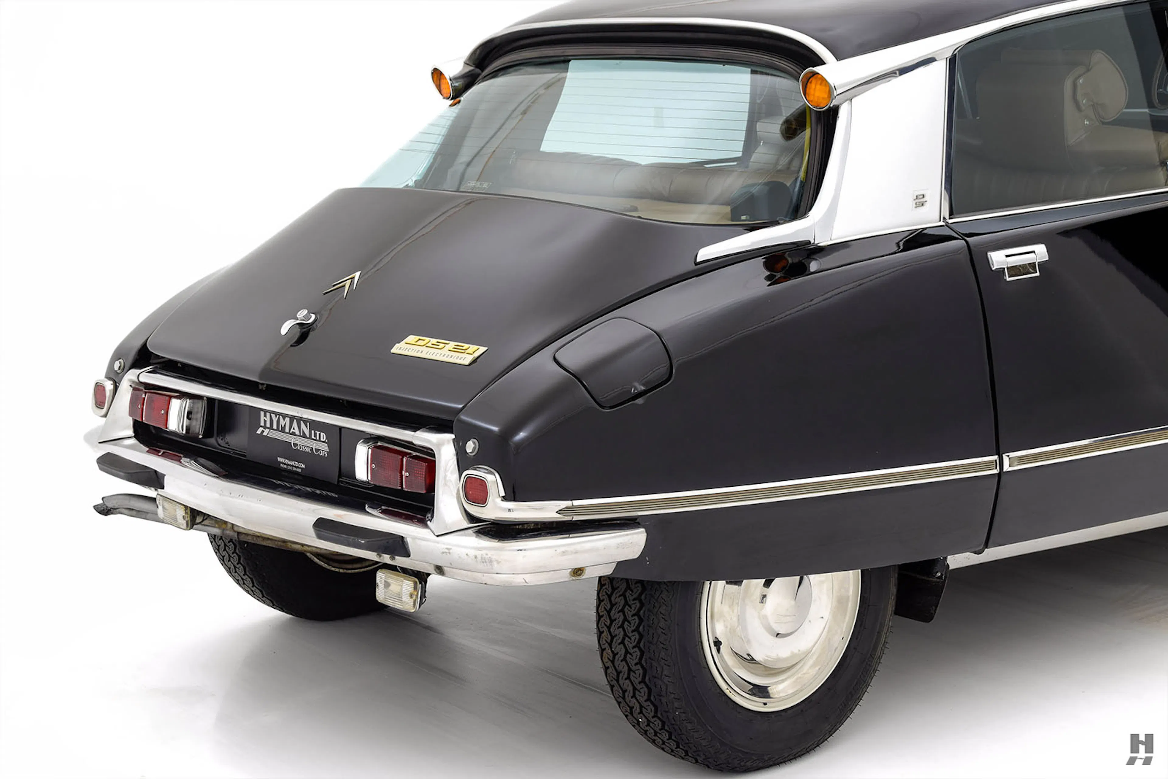 1972 Citroën DS21 Pallas 4dr Sedan Courtesy of Hyman Ltd.