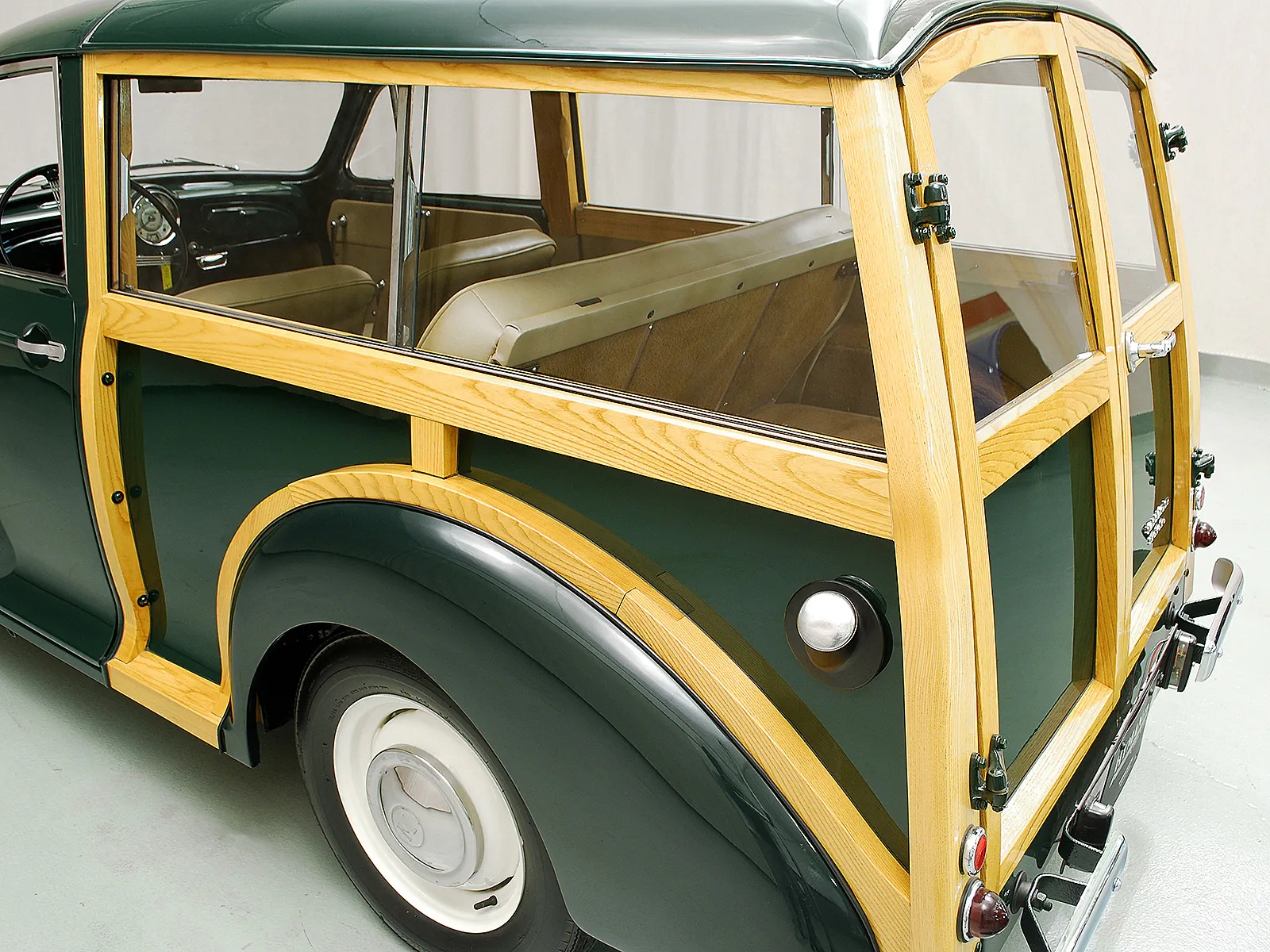 1960 Morris Minor 1000 2dr Sedan Courtesy of Hyman Ltd.