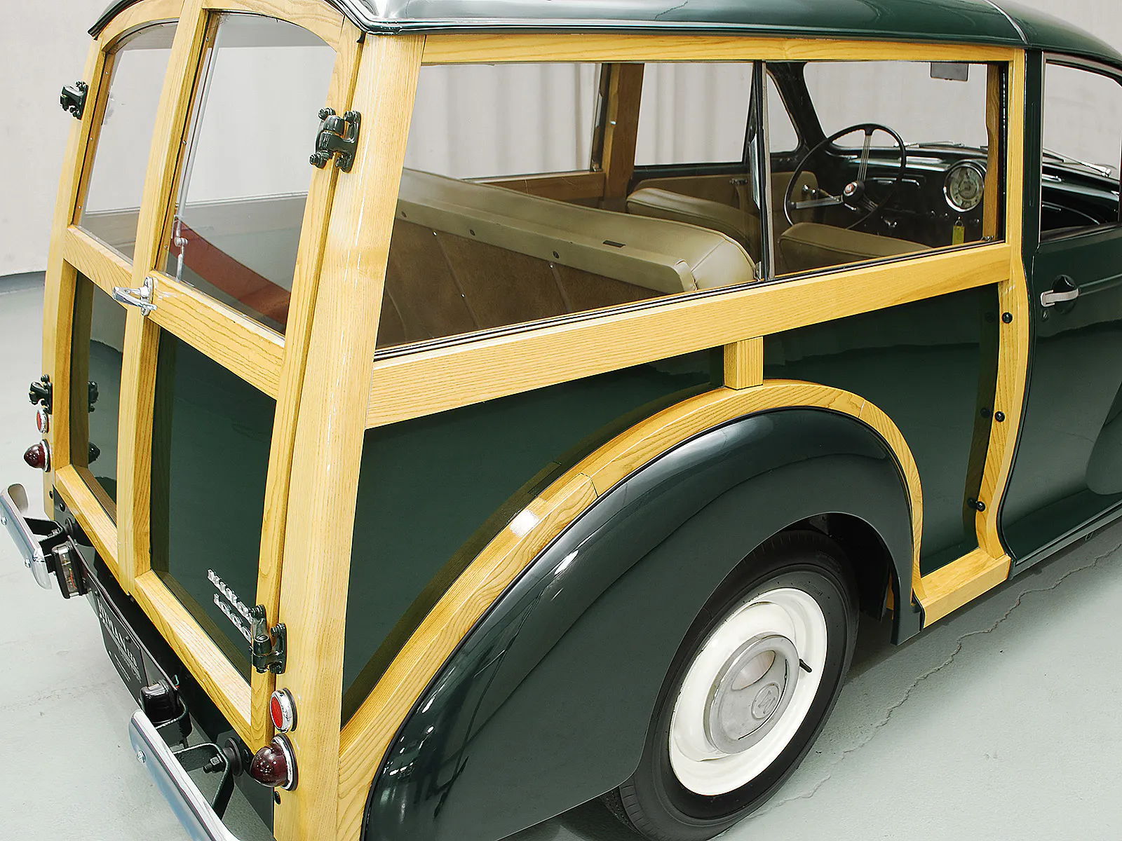 1960 Morris Minor 1000 2dr Sedan Courtesy of Hyman Ltd.