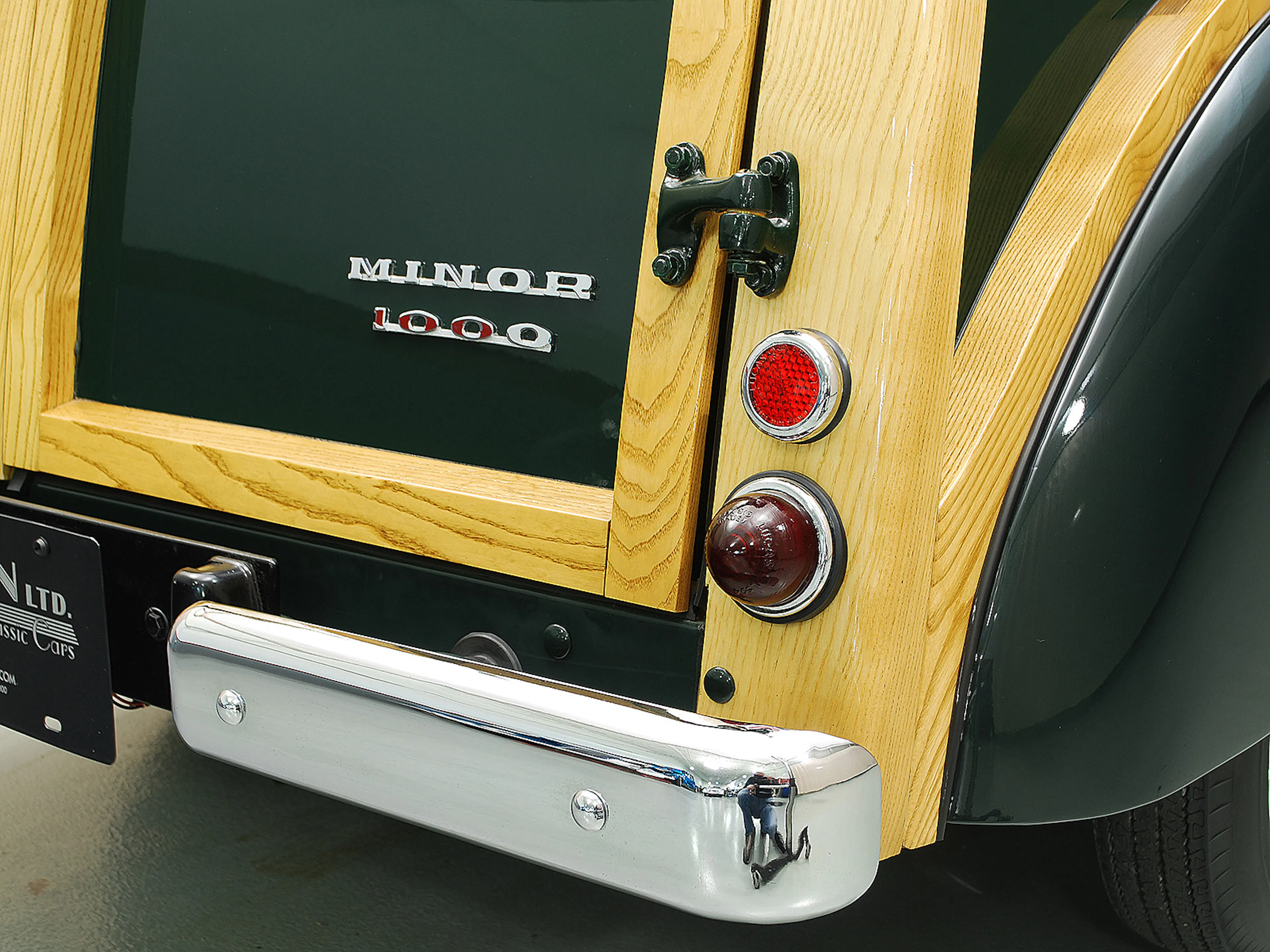 1960 Morris Minor 1000 2dr Sedan Courtesy of Hyman Ltd.