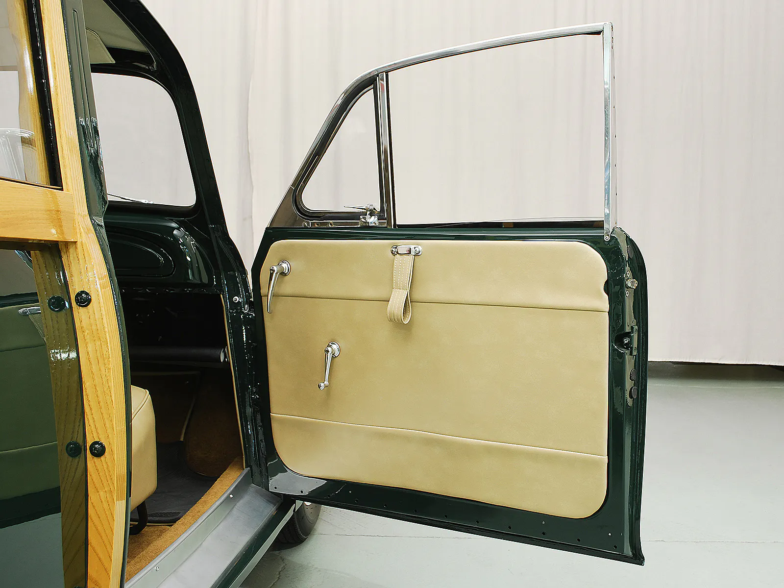 1960 Morris Minor 1000 2dr Sedan Courtesy of Hyman Ltd.