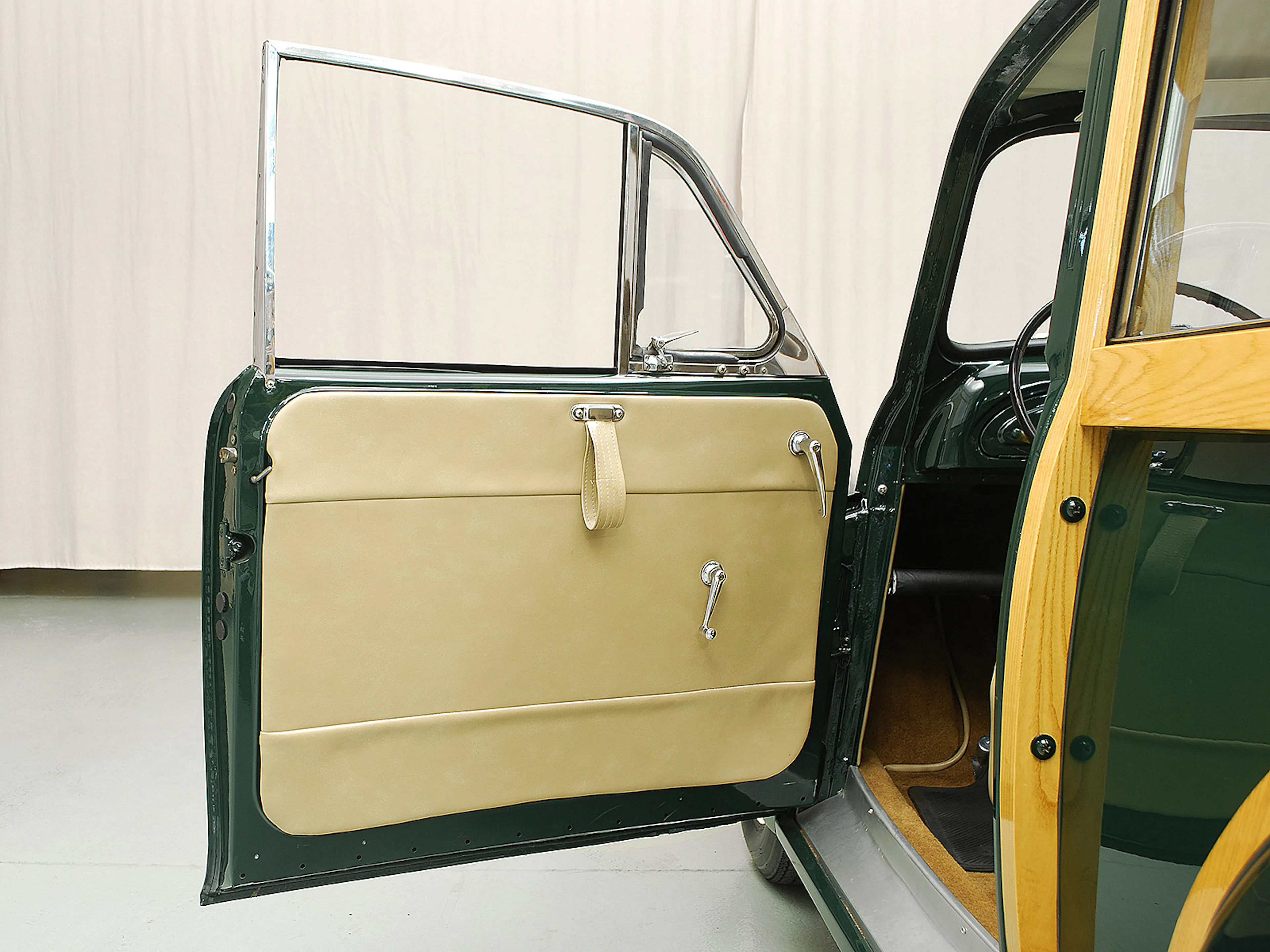 1960 Morris Minor 1000 2dr Sedan Courtesy of Hyman Ltd.