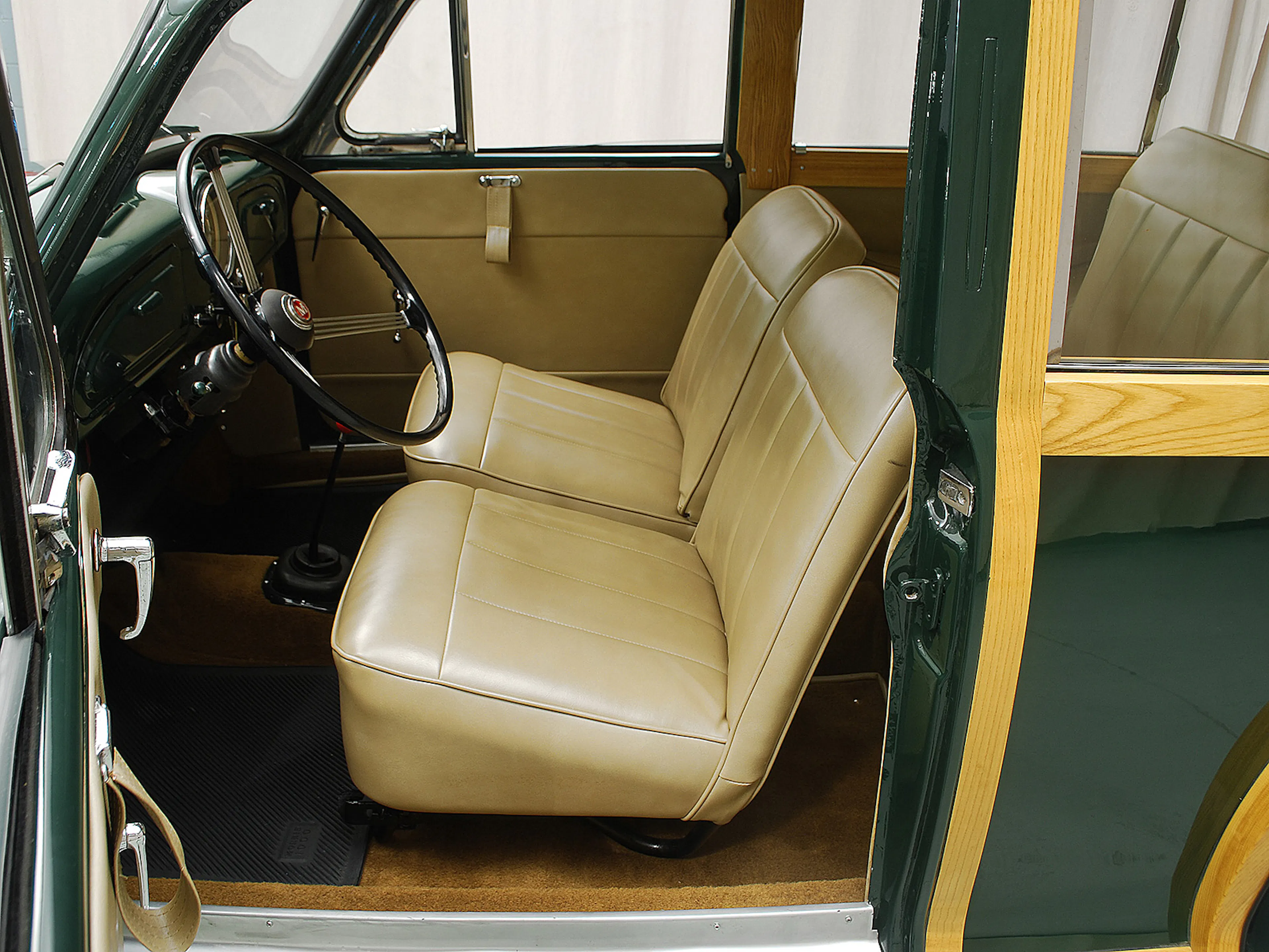 1960 Morris Minor 1000 2dr Sedan Courtesy of Hyman Ltd.