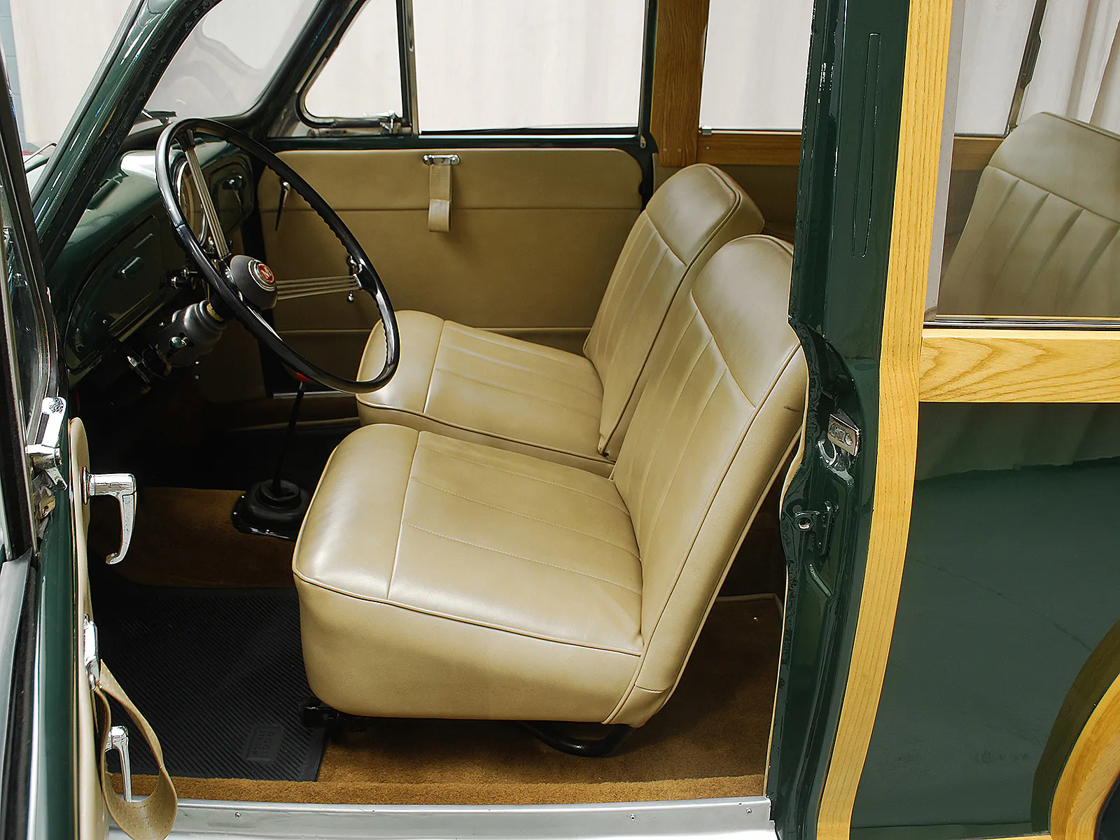 1960 Morris Minor 1000 2dr Sedan Courtesy of Hyman Ltd.