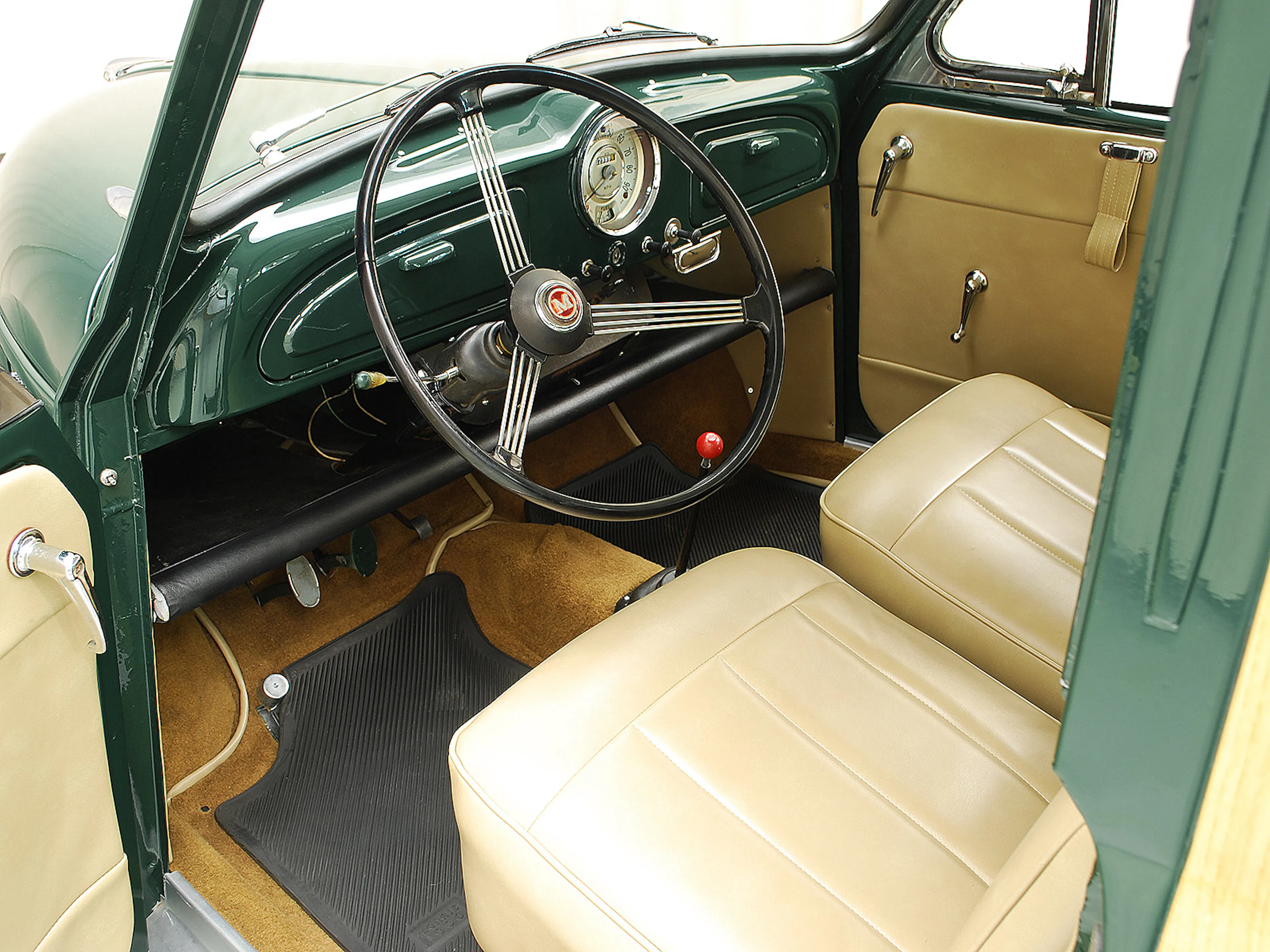 1960 Morris Minor 1000 2dr Sedan Courtesy of Hyman Ltd.