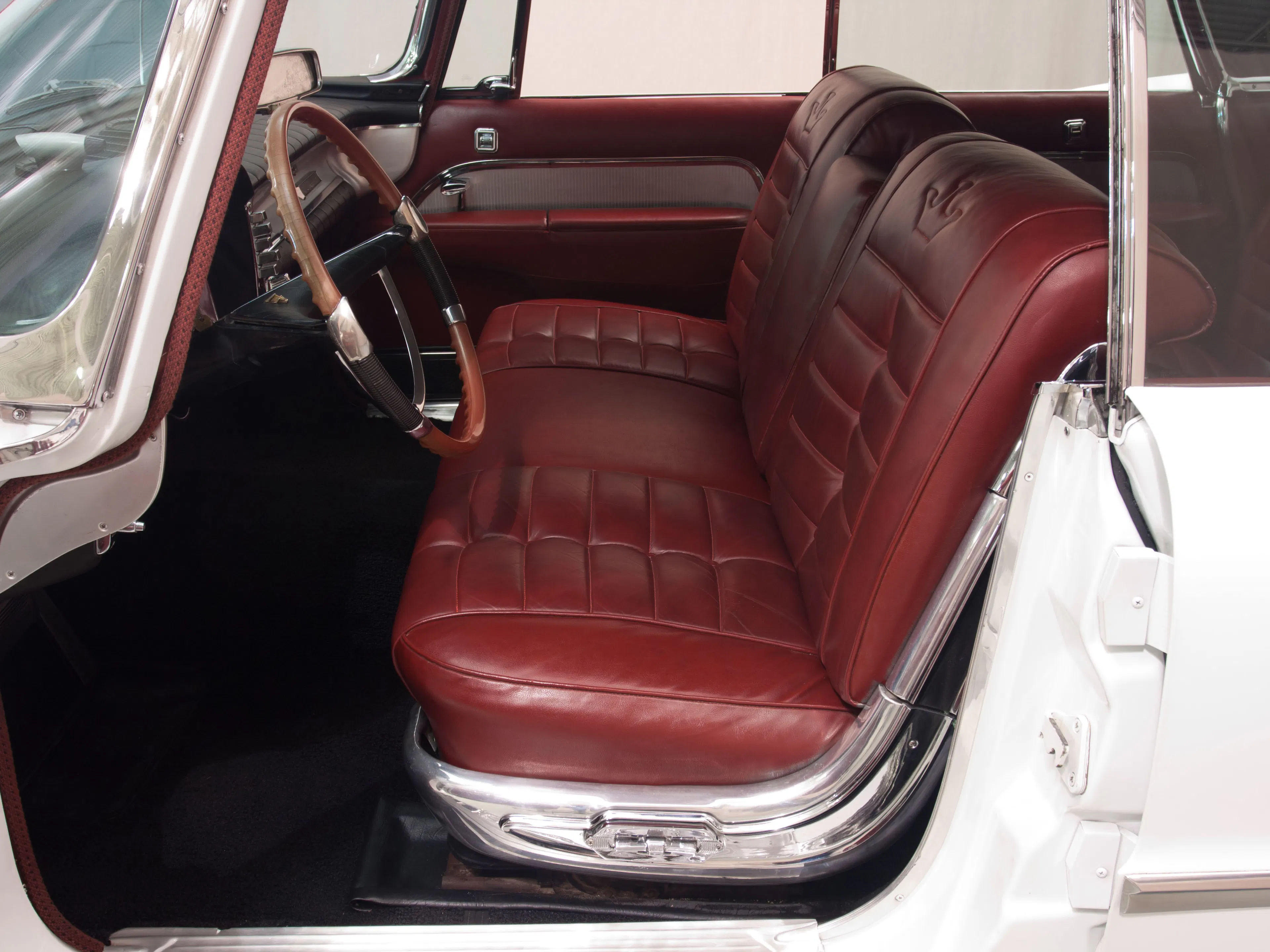 1959 Imperial Imperial Crown 4dr Southhampton Hardtop Courtesy of Hyman Ltd.