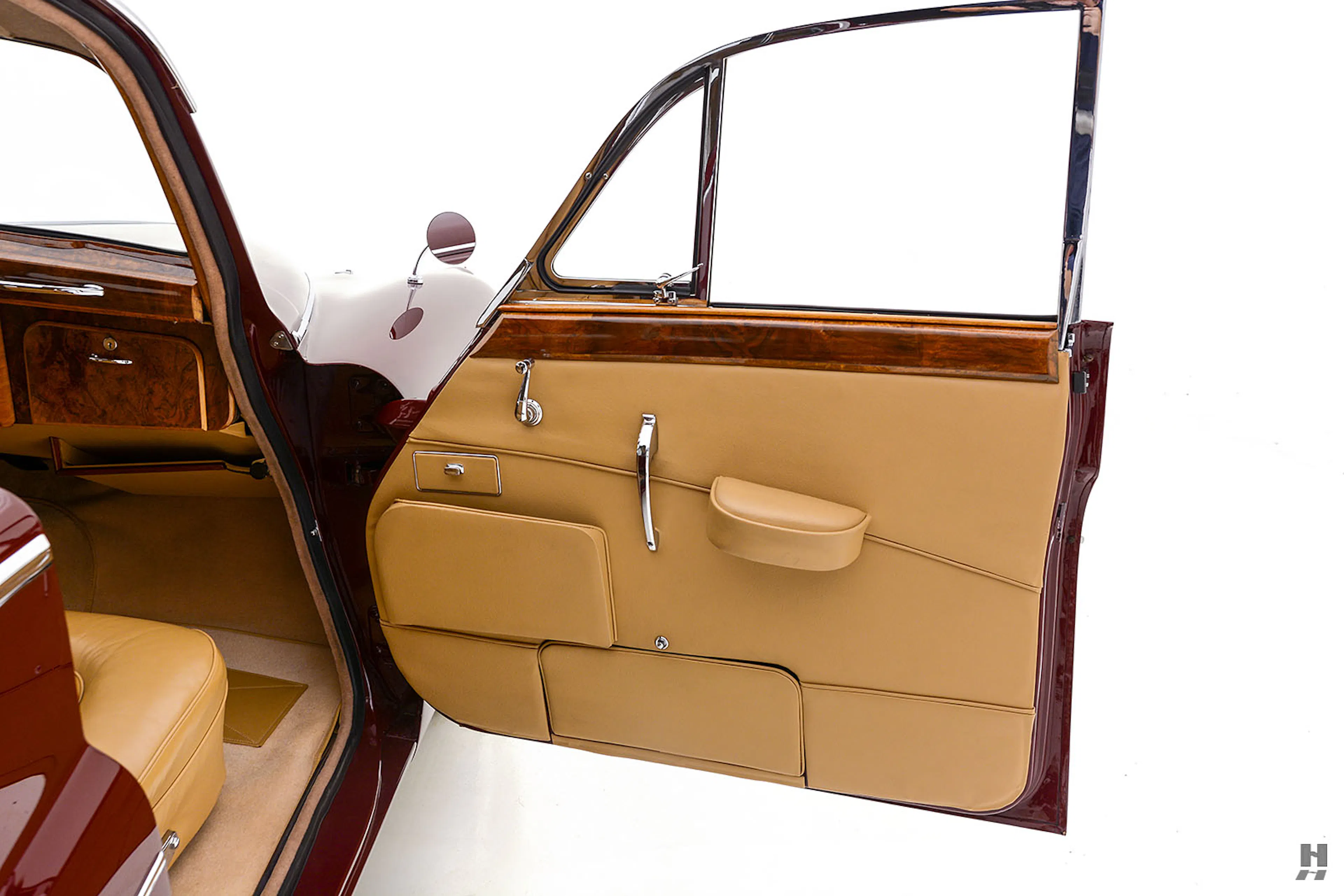 1960 Jaguar Mark IX 4dr Sedan Courtesy of Hyman Ltd.